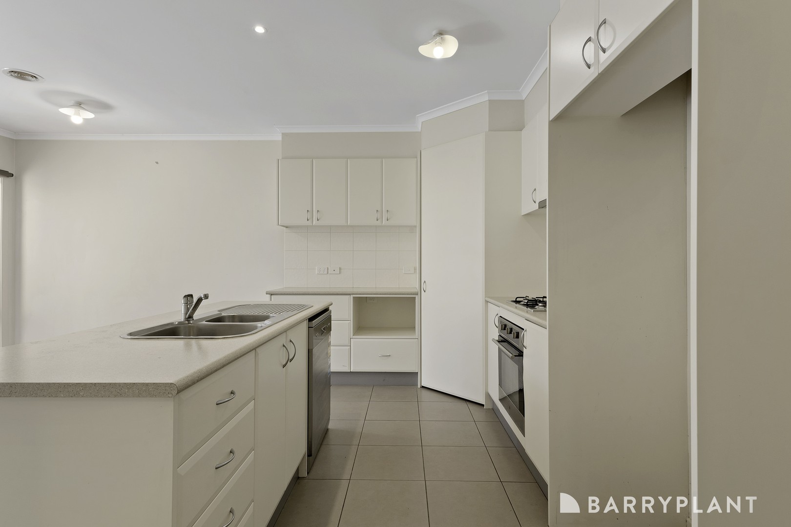 2/3 White Avenue, Bayswater North, VIC 3153 - Thumbnail 1 - 22/09/2026