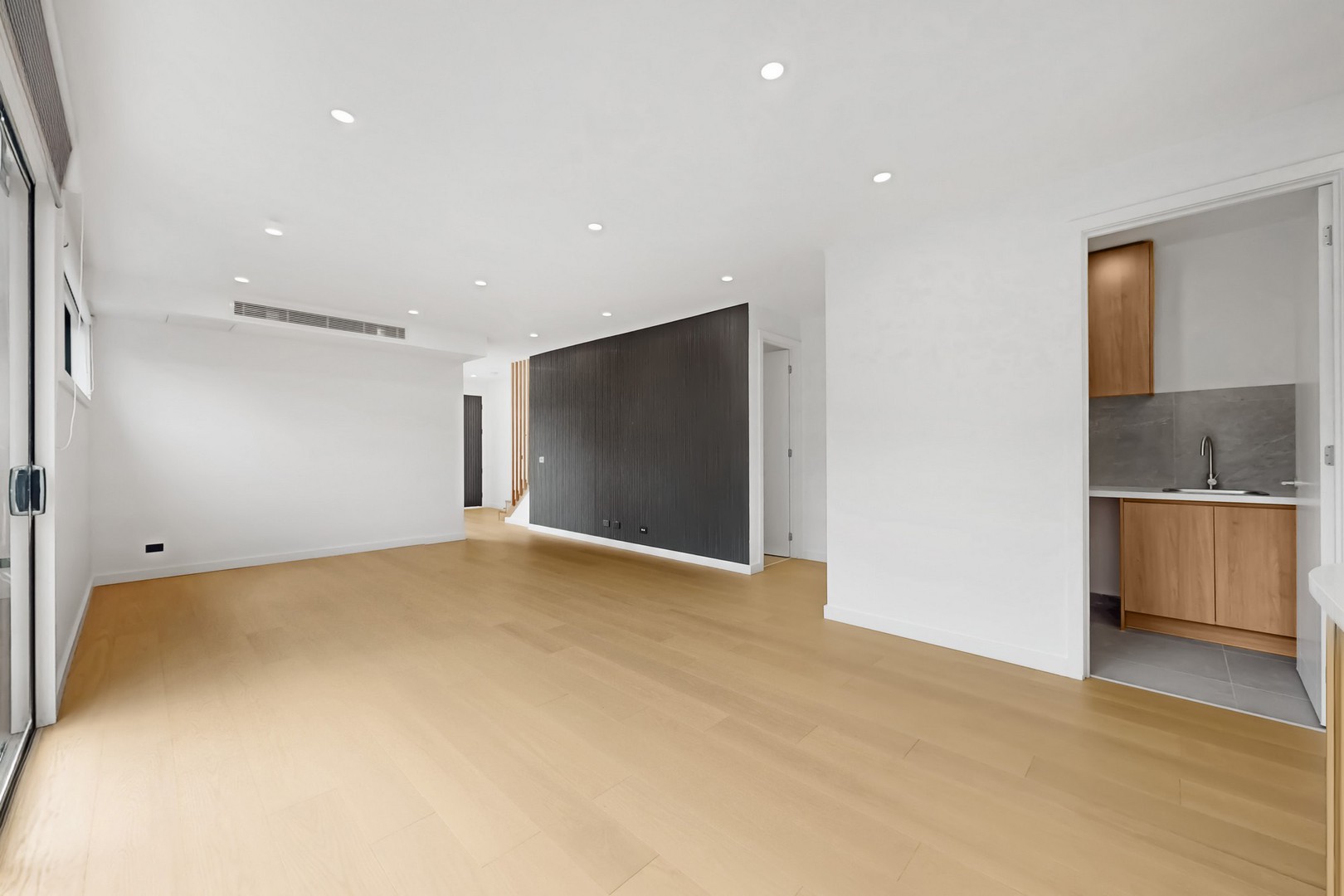 2/31 Hampton Rd, Essendon West, VIC 3040 - Thumbnail 2 - 19/11/2025