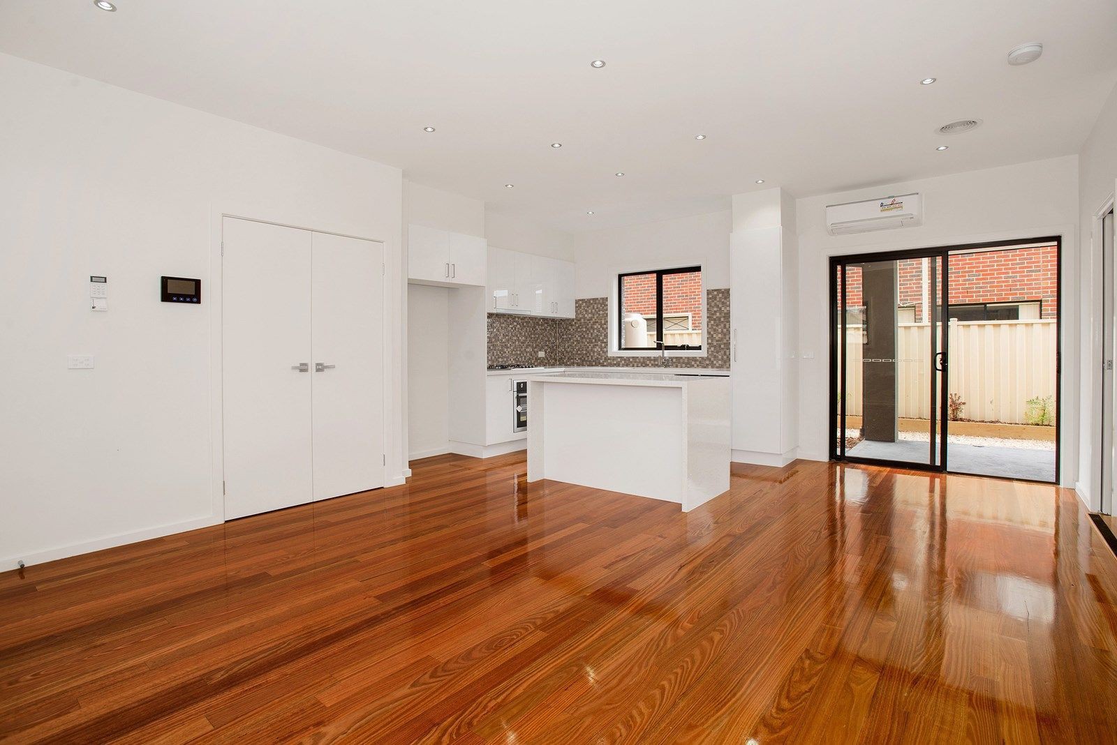 2/31 Pardy Street, Pascoe Vale, VIC 3044, Pascoe Vale - Thumbnail 3