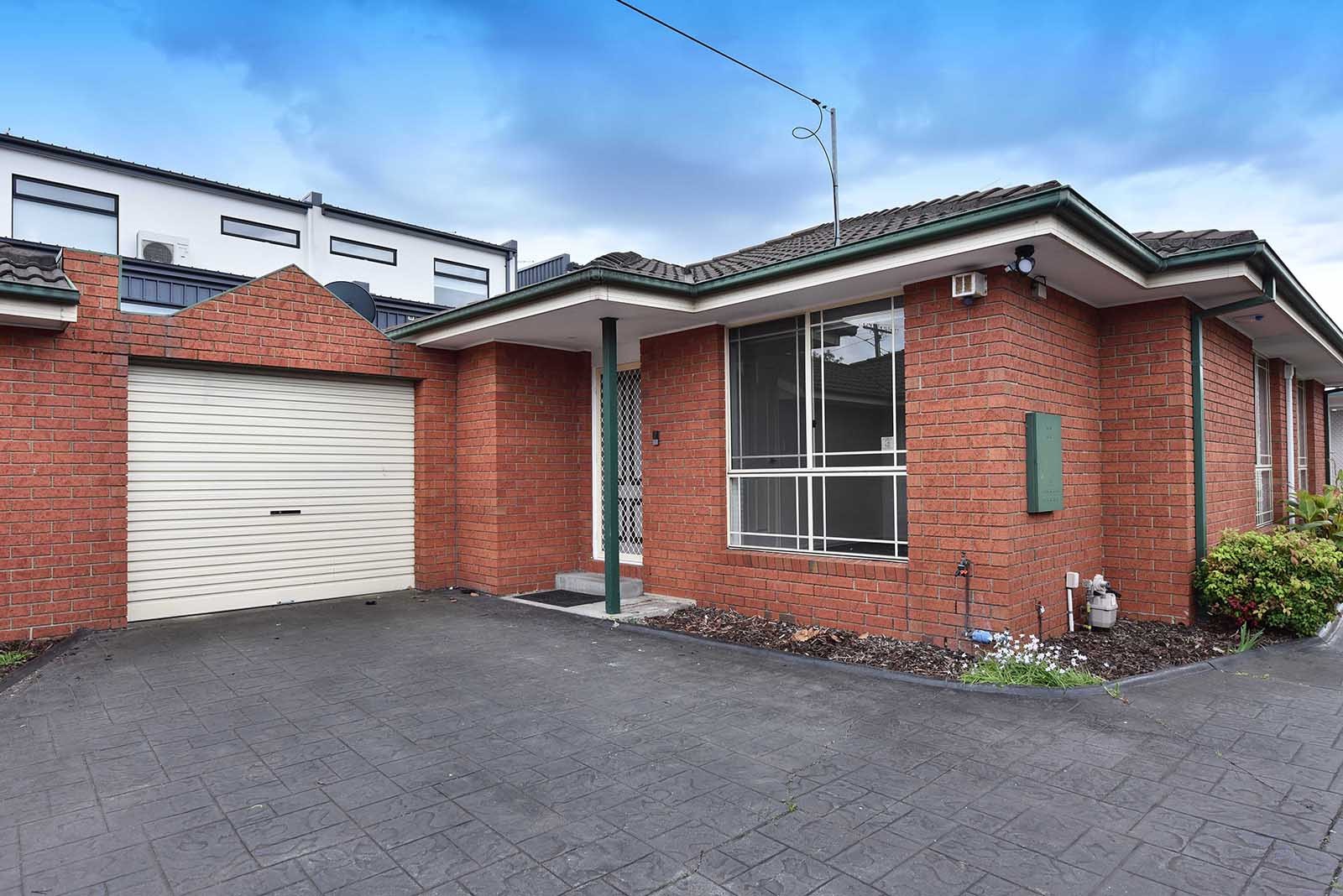 2/32 Bulla Rd, Strathmore, VIC 3041