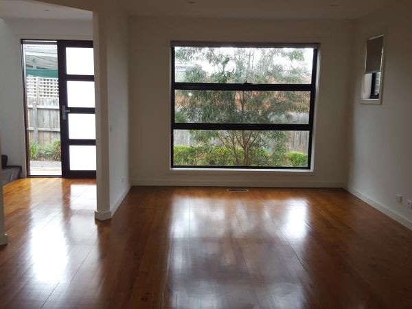 2/32 McComas Grove, Burwood, VIC 3125, Burwood - Thumbnail 5