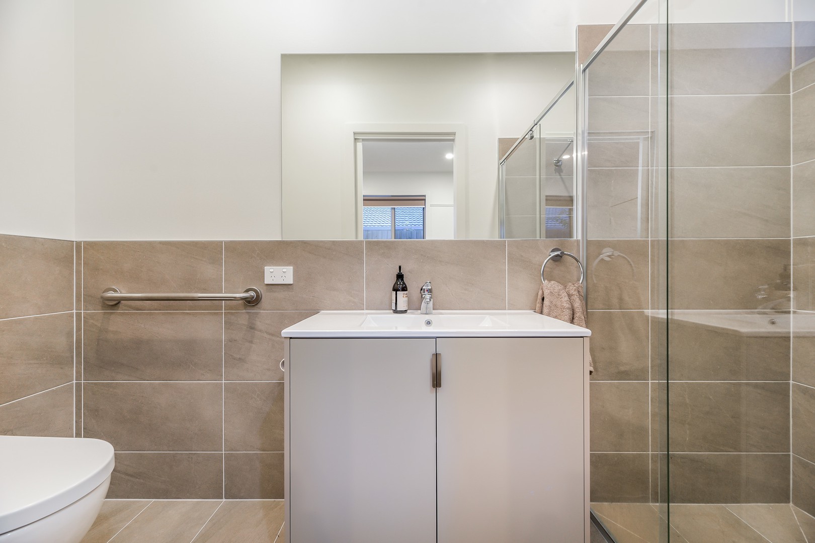 2/32 Strathavan Drive, Berwick, VIC 3806, Berwick - Thumbnail 3