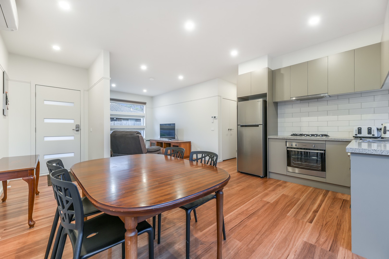 2/32 Strathavan Drive, Berwick, VIC 3806, Berwick - Thumbnail 5