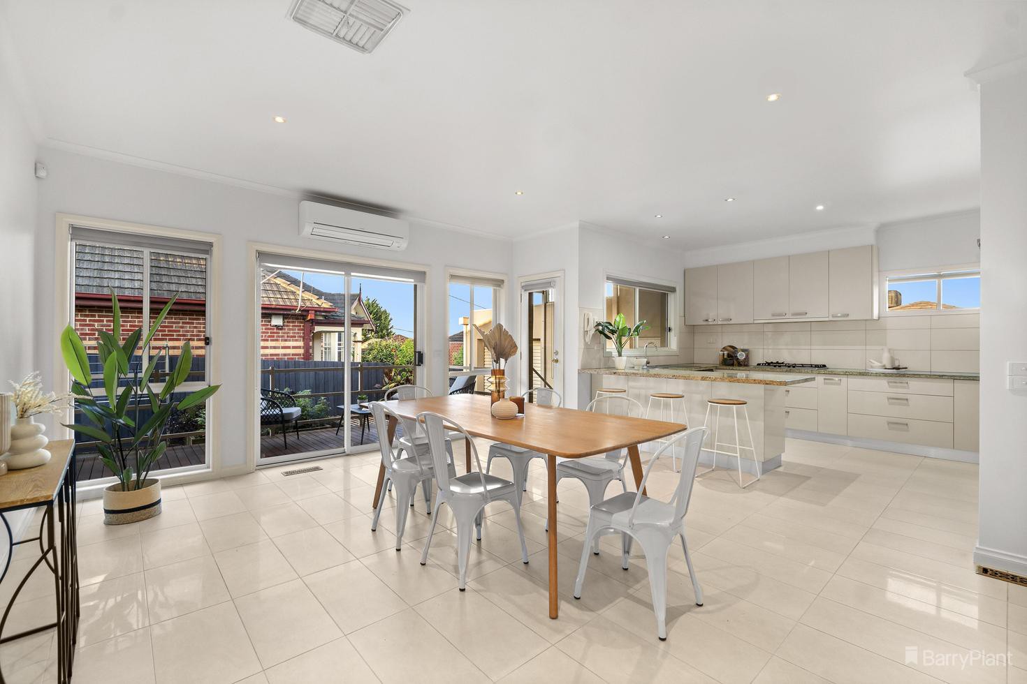 2/33 Carrathool Street, Bulleen, VIC 3105 - Thumbnail 2 - 04/10/2023