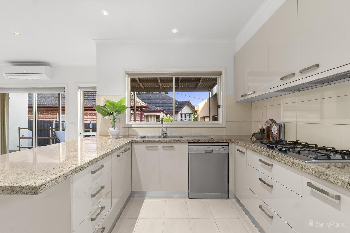 2/33 Carrathool Street, Bulleen, VIC 3105, Bulleen - Thumbnail 5