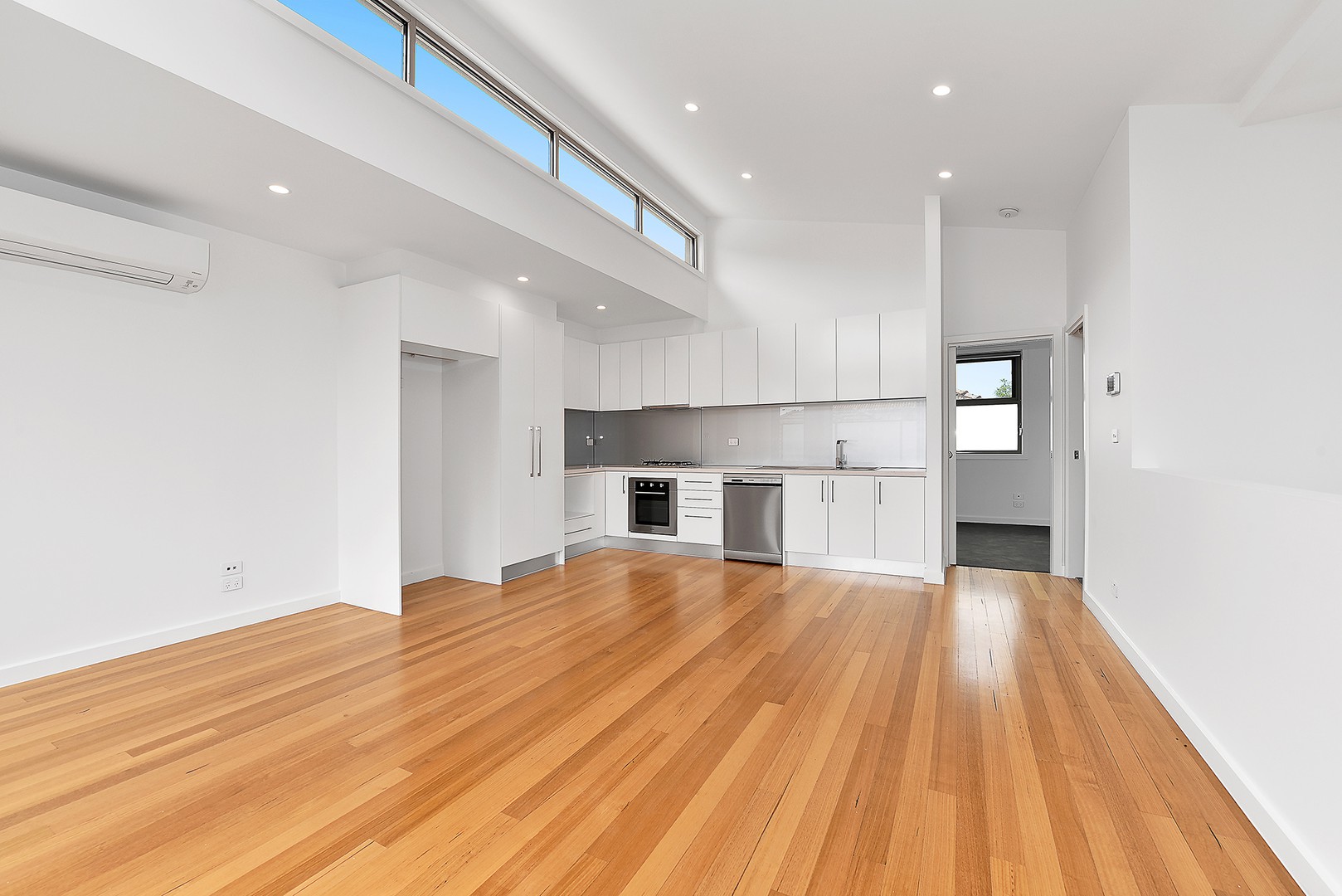 2/33 Fletcher Street, Essendon, VIC 3040 - Thumbnail 1 - 15/10/2021