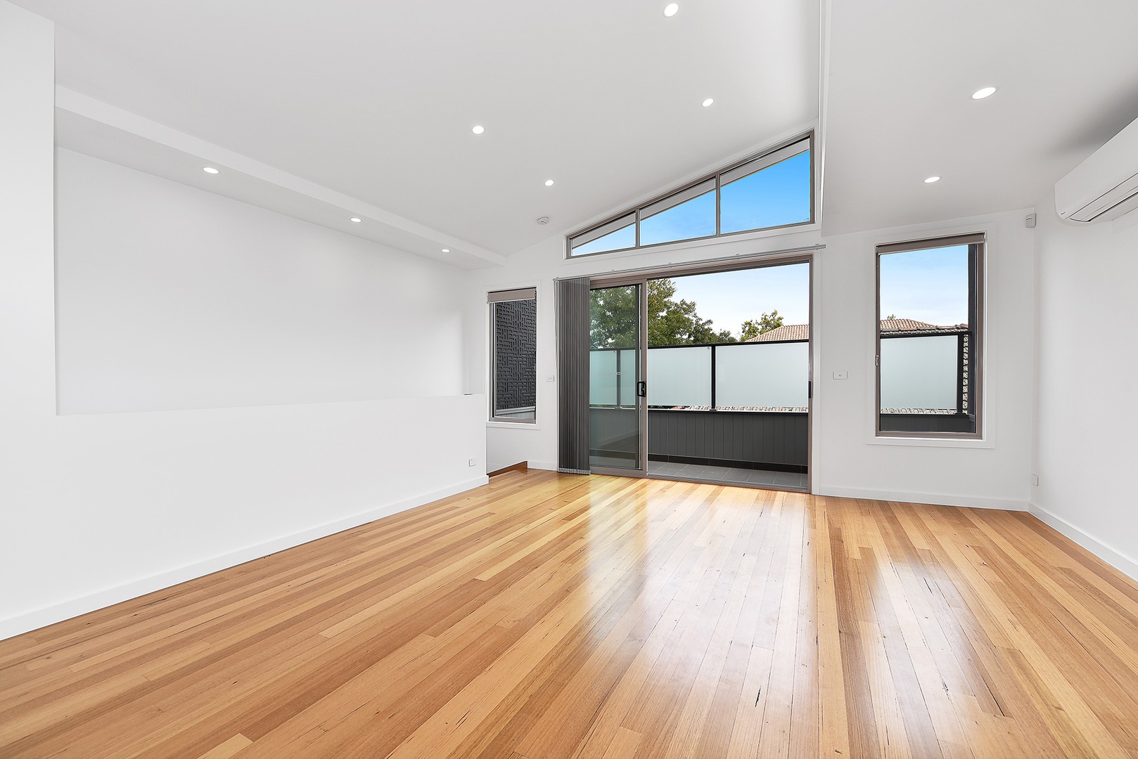 2/33 Fletcher Street, Essendon, VIC 3040, Essendon - Thumbnail 2