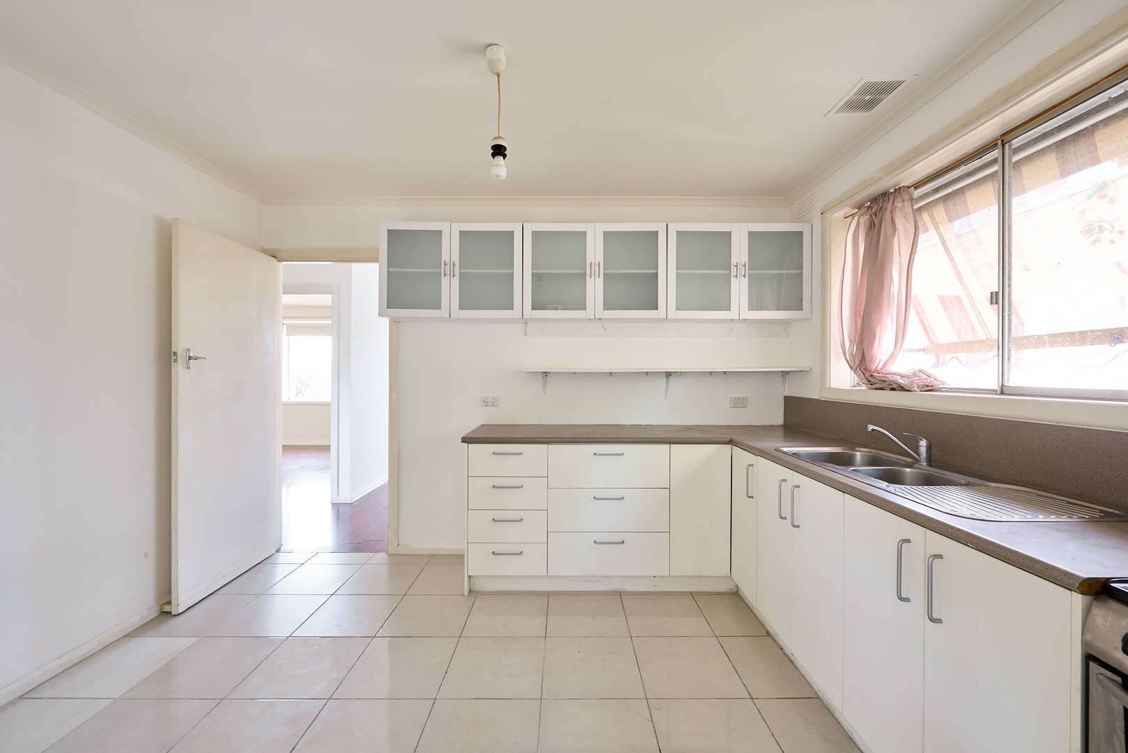 2/33 Nicole Avenue, Dandenong North, VIC 3175 - Thumbnail 2 - 24/12/2024