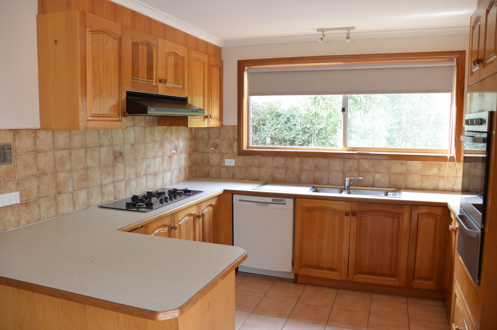 2/34 Bowen Road, Doncaster East, VIC 3109, Doncaster East - Thumbnail 3
