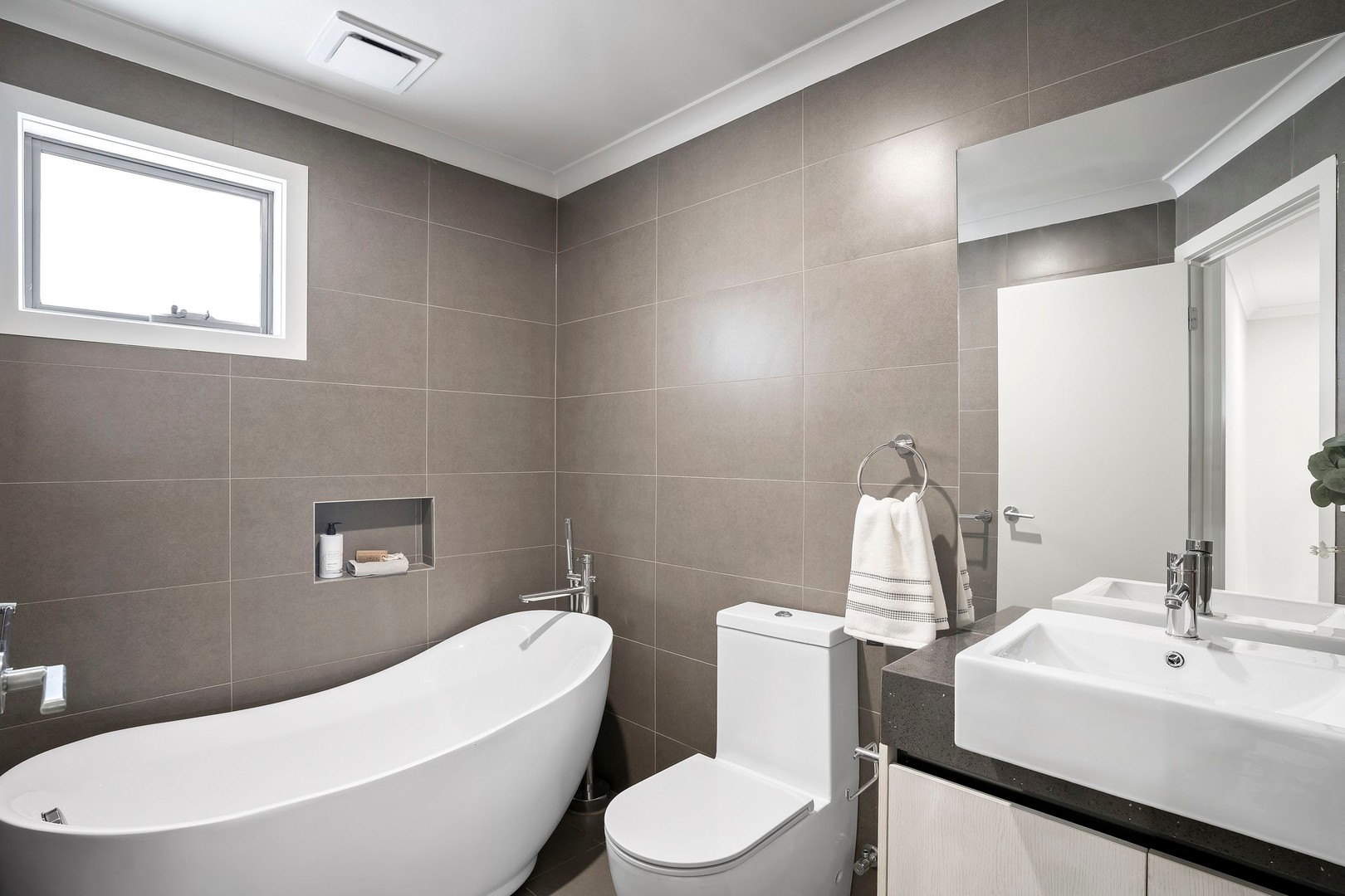 2/39 Hillside Grove, Airport West, VIC 3042, Airport West - Thumbnail 8