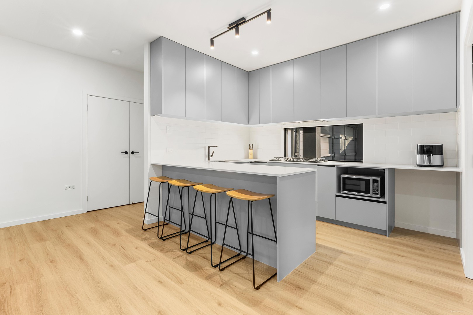 2/4 Arnold Avenue, Heidelberg Heights, VIC 3081 - Thumbnail 2 - 14/01/2026