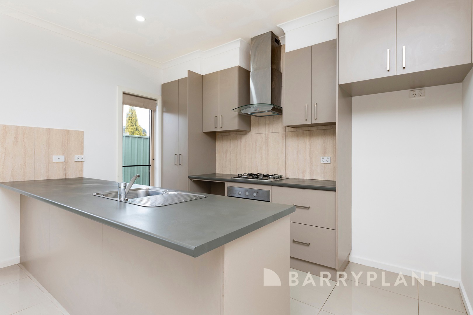 2/4 Cobrey Street, Sunshine, VIC 3020, Sunshine - Thumbnail 2