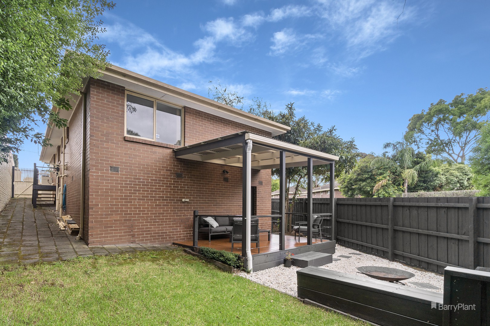 2/4 Greendale Road, Doncaster East, VIC 3109 - Thumbnail 2 - 09/03/2022