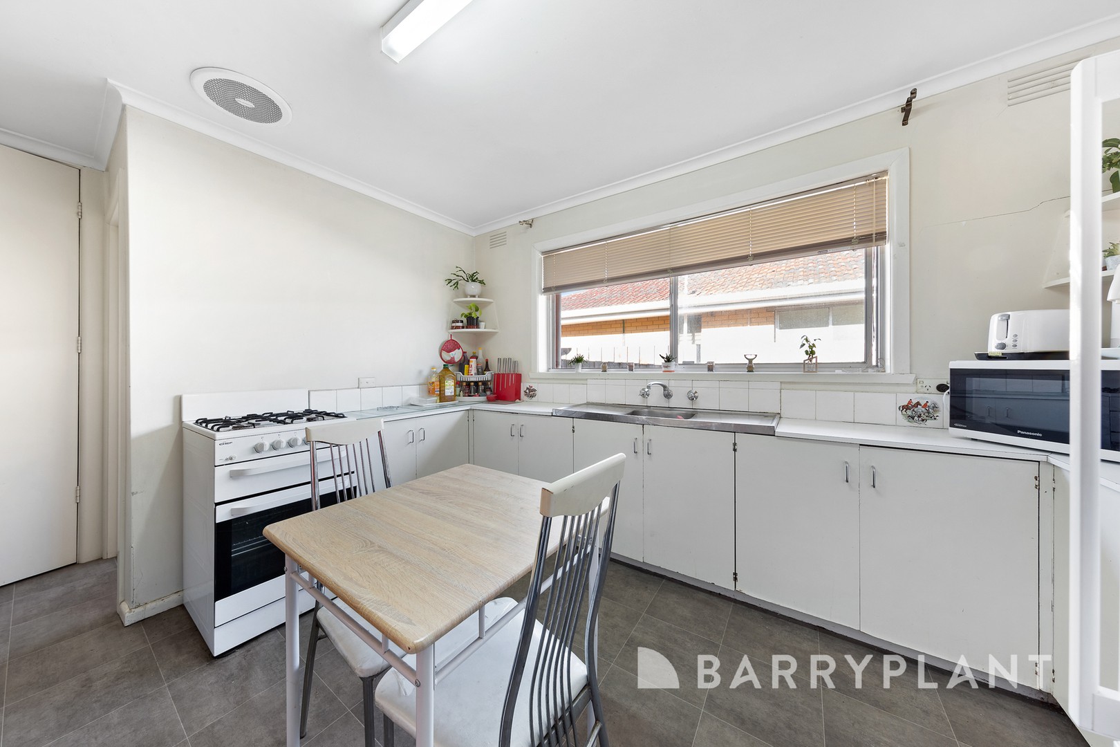2/4 Larkspur Drive, St Albans, VIC 3021, St Albans - Thumbnail 3