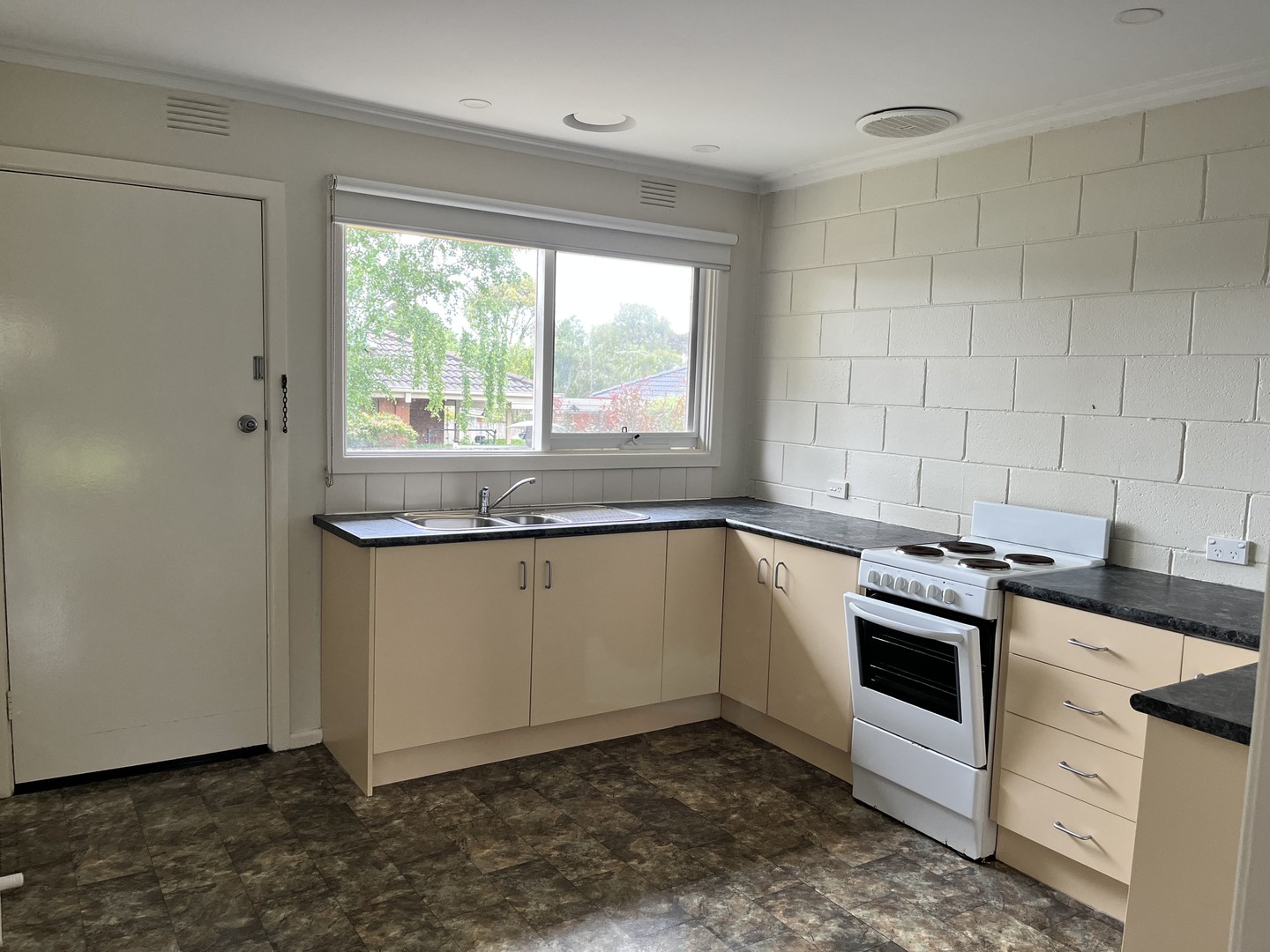 2/4 Wallace Road, Bayswater, VIC 3153, Bayswater - Thumbnail 5