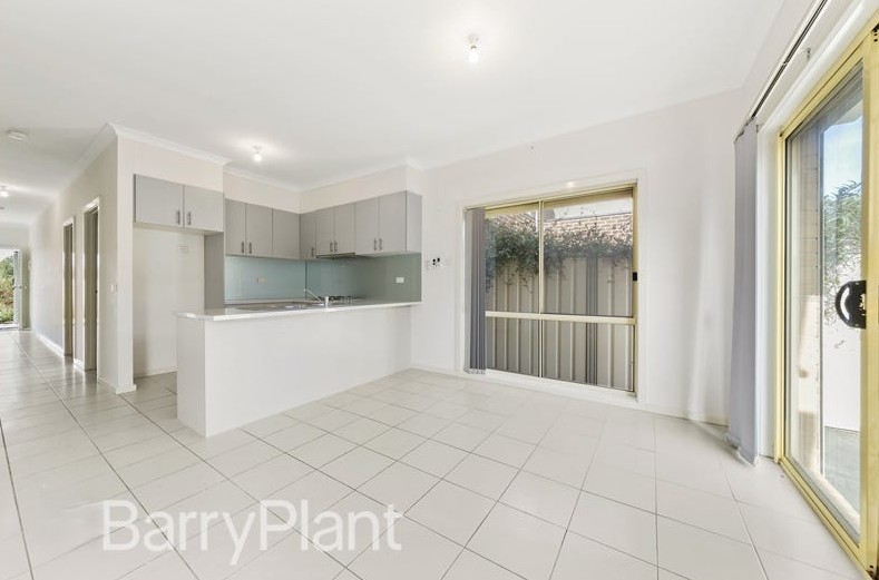 2/40 Mccubbin Way, Caroline Springs, VIC 3023, Caroline Springs - Thumbnail 2