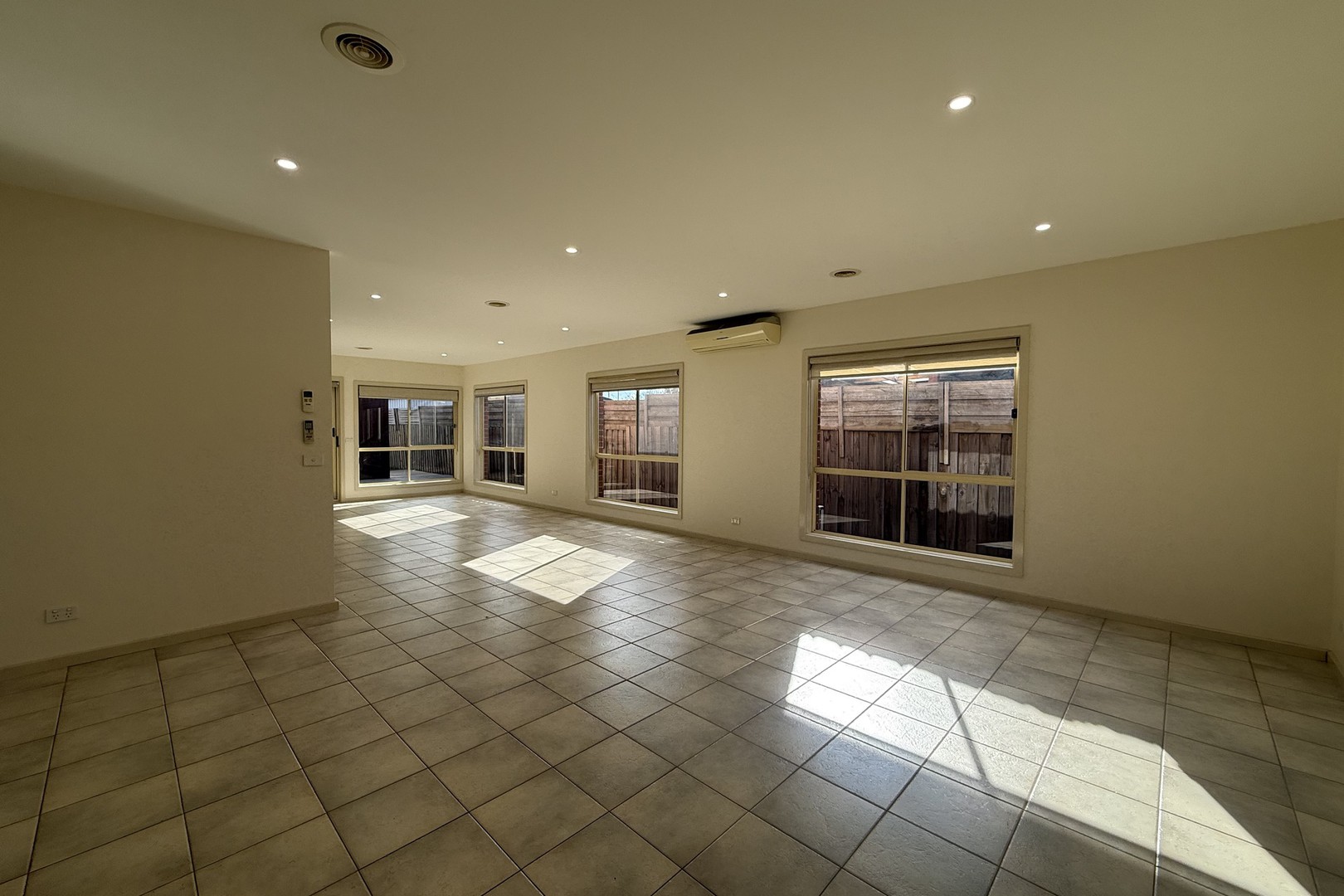 2/44 Dundee Way, Sydenham, VIC 3037 - Thumbnail 1 - 05/08/2026
