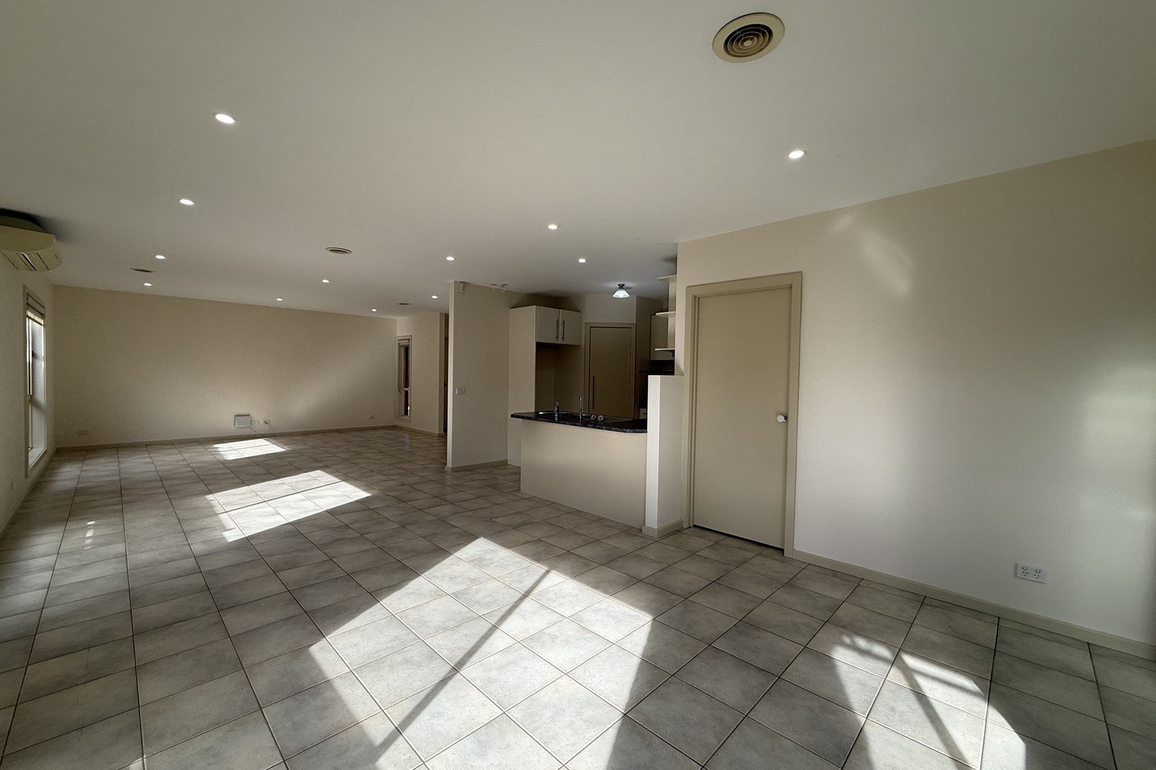 2/44 Dundee Way, Sydenham, VIC 3037 - Thumbnail 2 - 05/08/2026