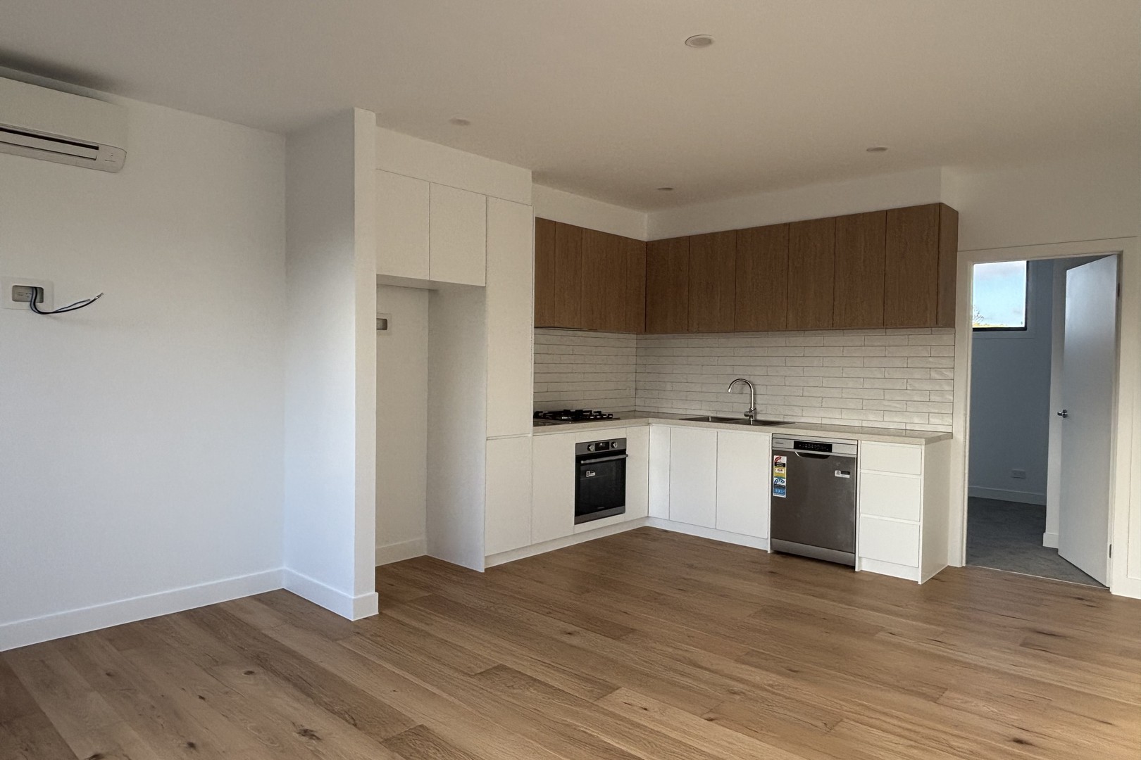 2/44 Tyler Street, Preston, VIC 3072 - Thumbnail 2 - 06/05/2025