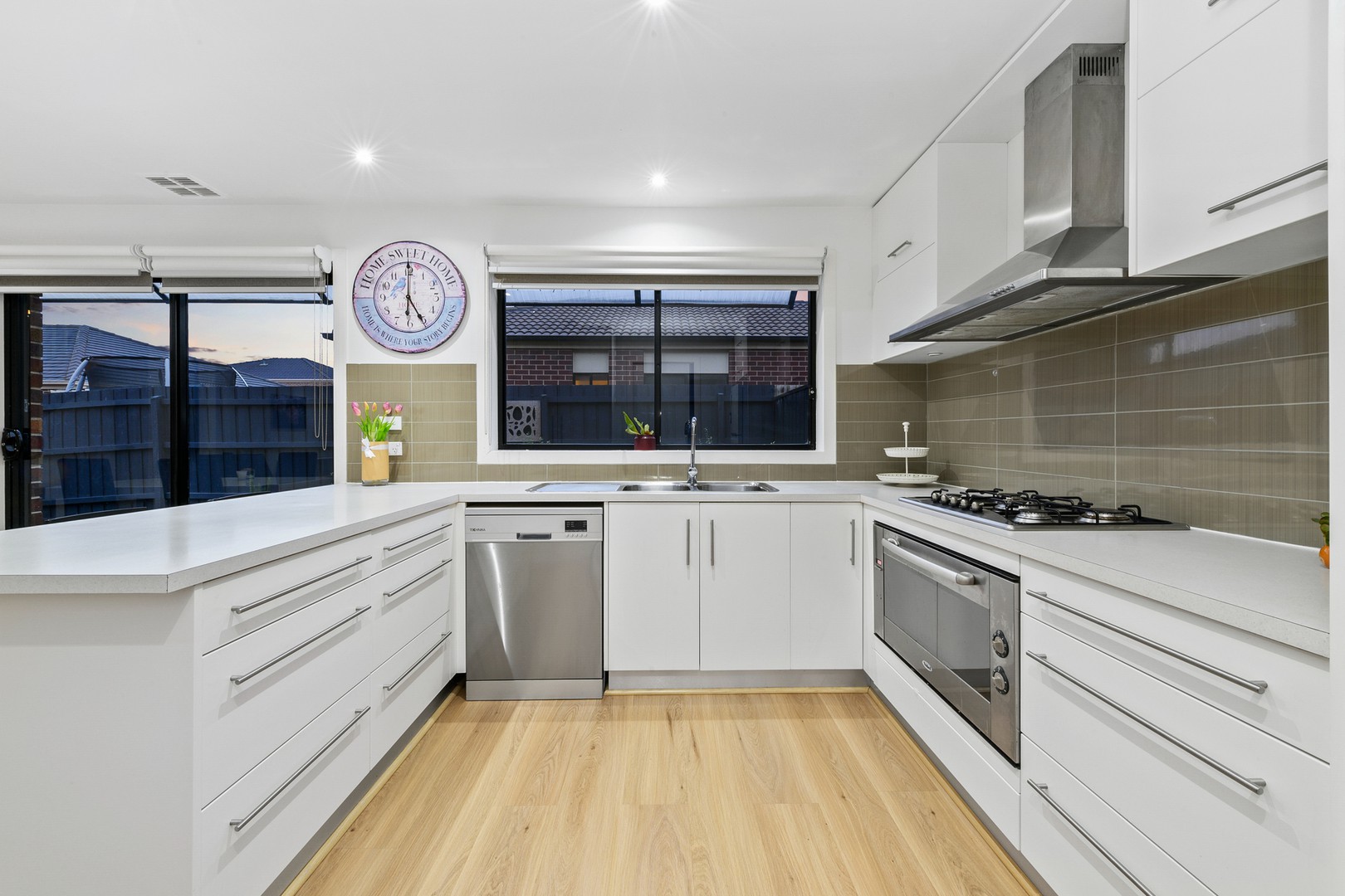 2/49 Jade Way, Hillside, VIC 3037, Hillside - Thumbnail 3