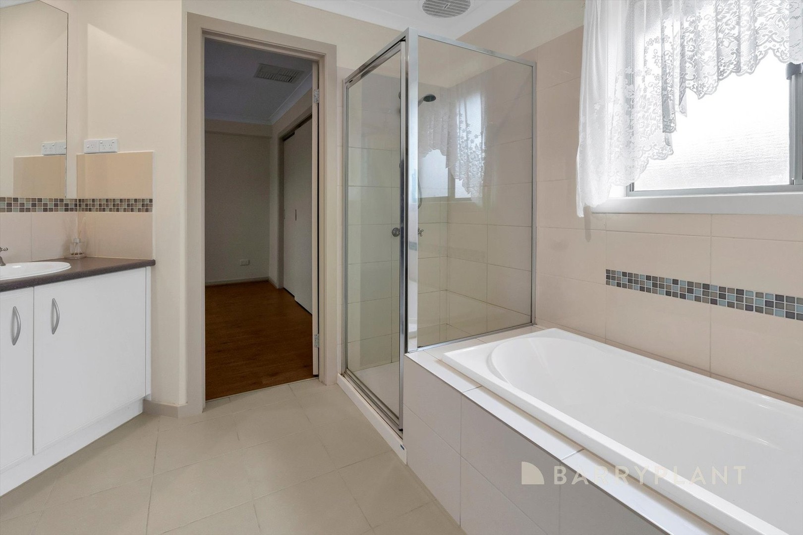 49 Smoult Drive, Kurunjang, VIC 3337, Kurunjang - Thumbnail 4