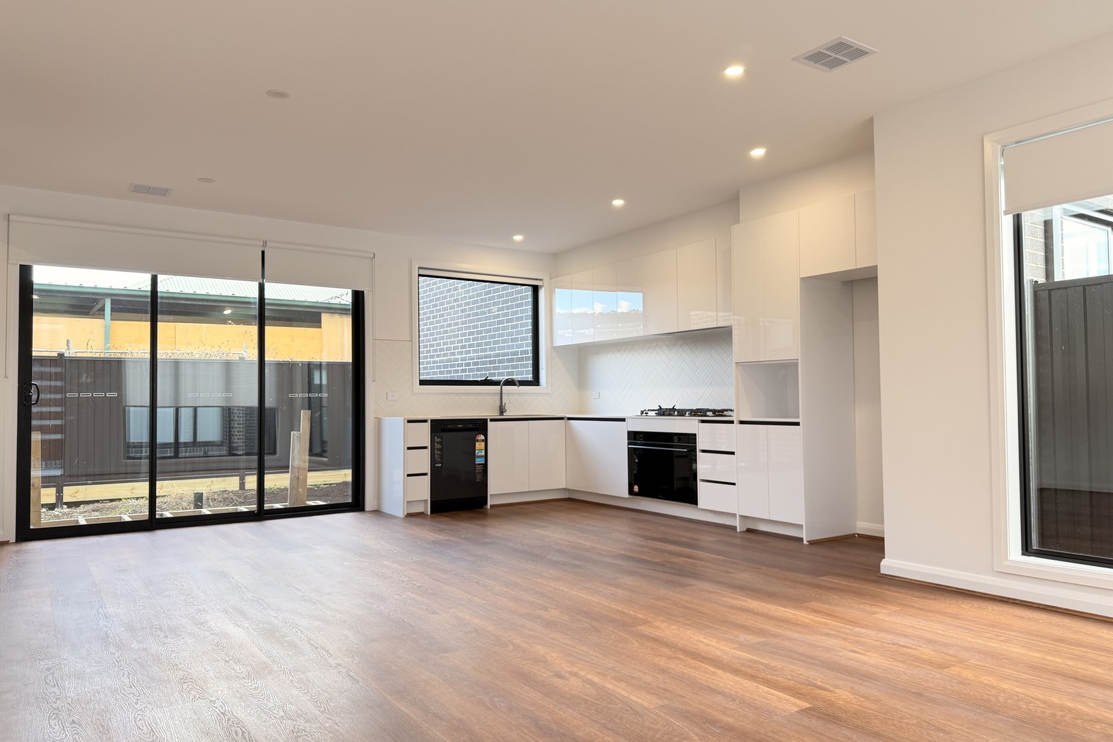 2 & 5/31-33 Westall Street, Thomastown, VIC 3074 - Thumbnail 1 - 25/03/2026