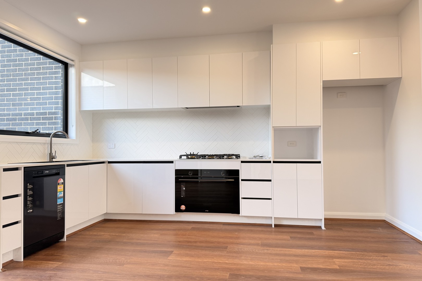 2 & 5/31-33 Westall Street, Thomastown, VIC 3074 - Thumbnail 2 - 25/03/2026