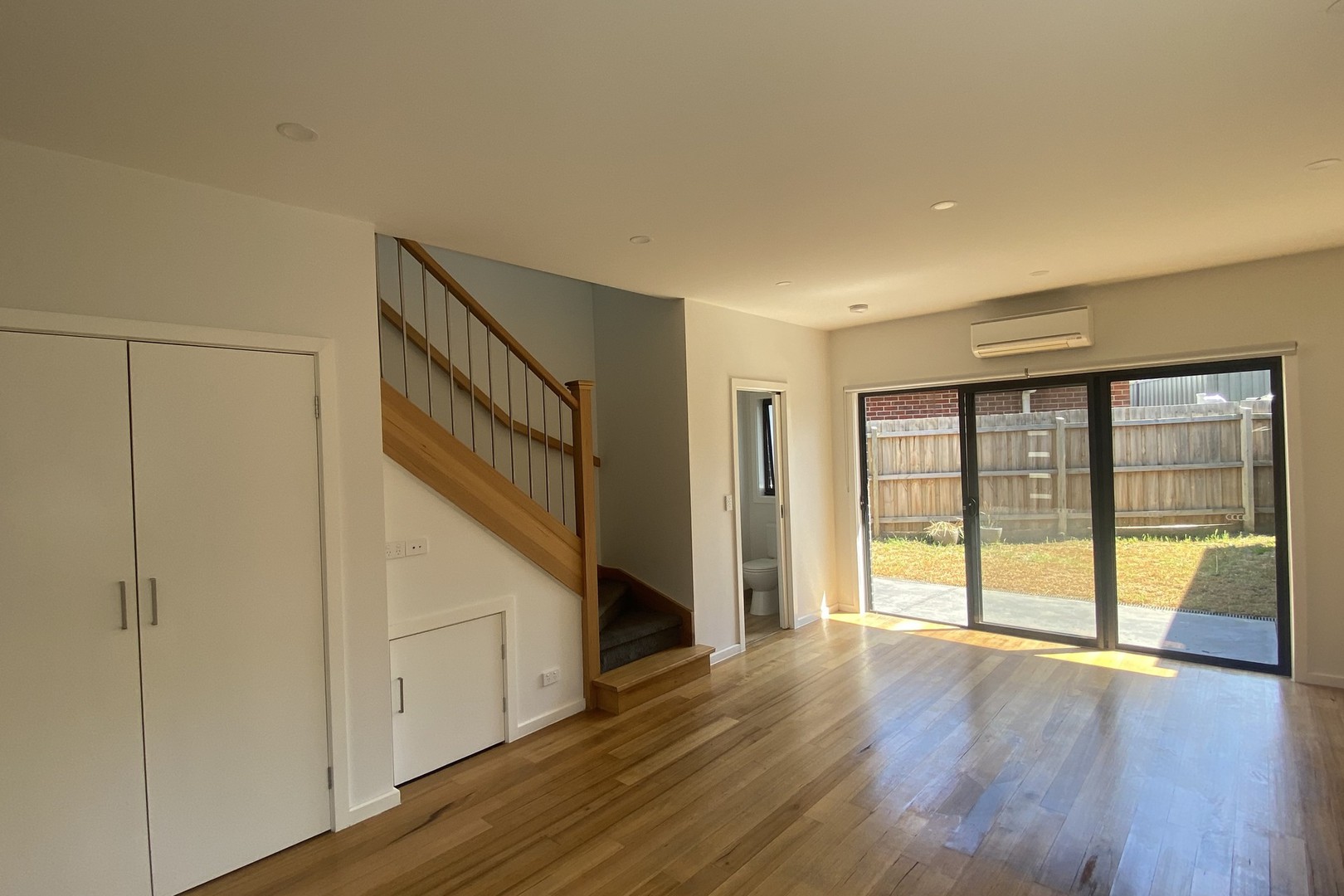 2/5 Crabtree Court, Reservoir, VIC 3073, Reservoir - Thumbnail 2