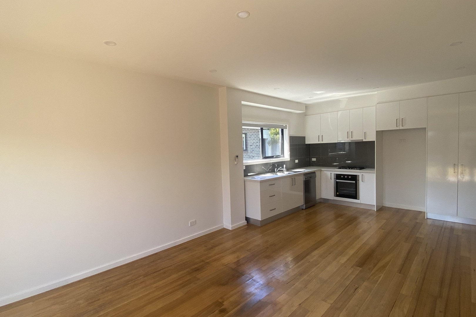 2/5 Crabtree Court, Reservoir, VIC 3073, Reservoir - Thumbnail 3