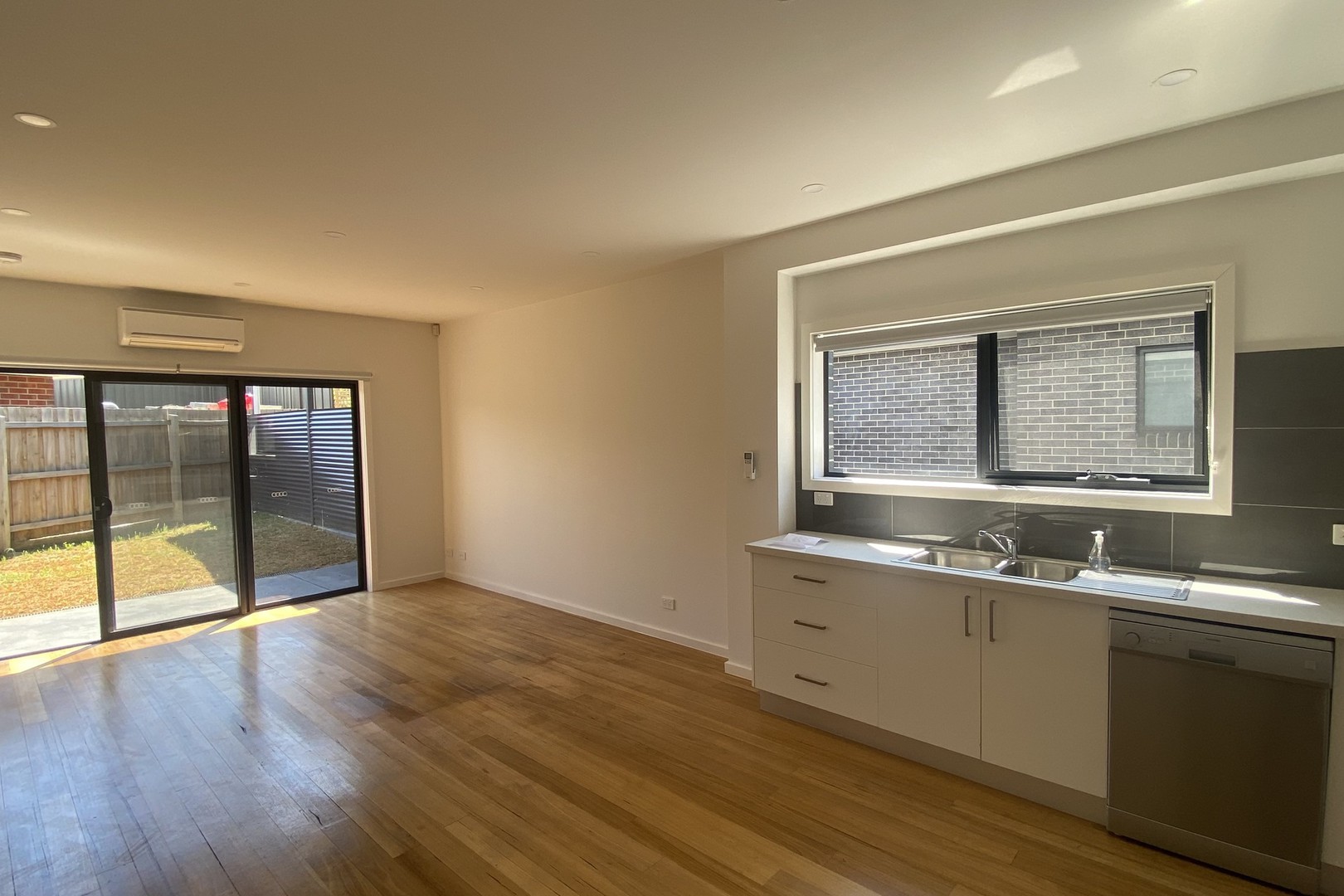 2/5 Crabtree Court, Reservoir, VIC 3073, Reservoir - Thumbnail 4