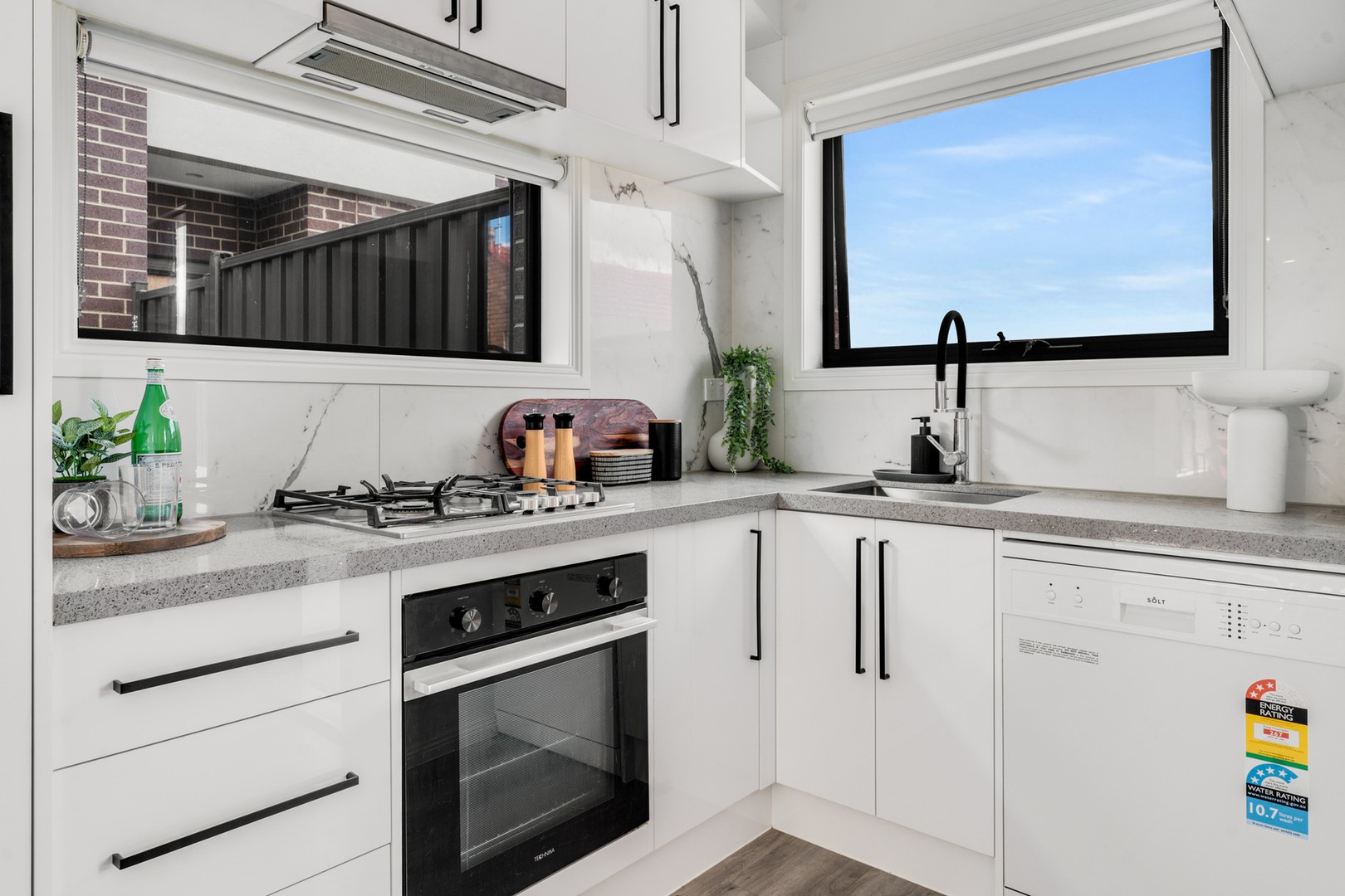 2/5 Davies Street, Hadfield, VIC 3046, Hadfield - Thumbnail 3
