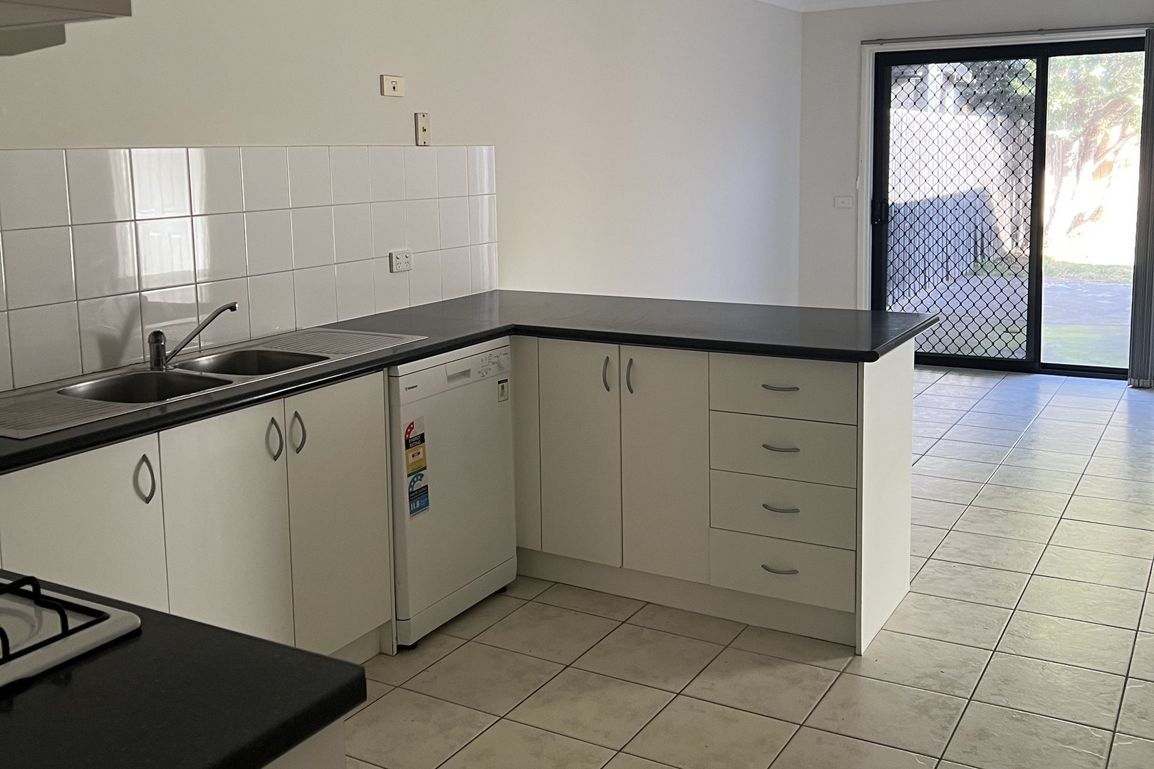 2/5 Elgin Close, Hillside, VIC 3037, Hillside - Thumbnail 3