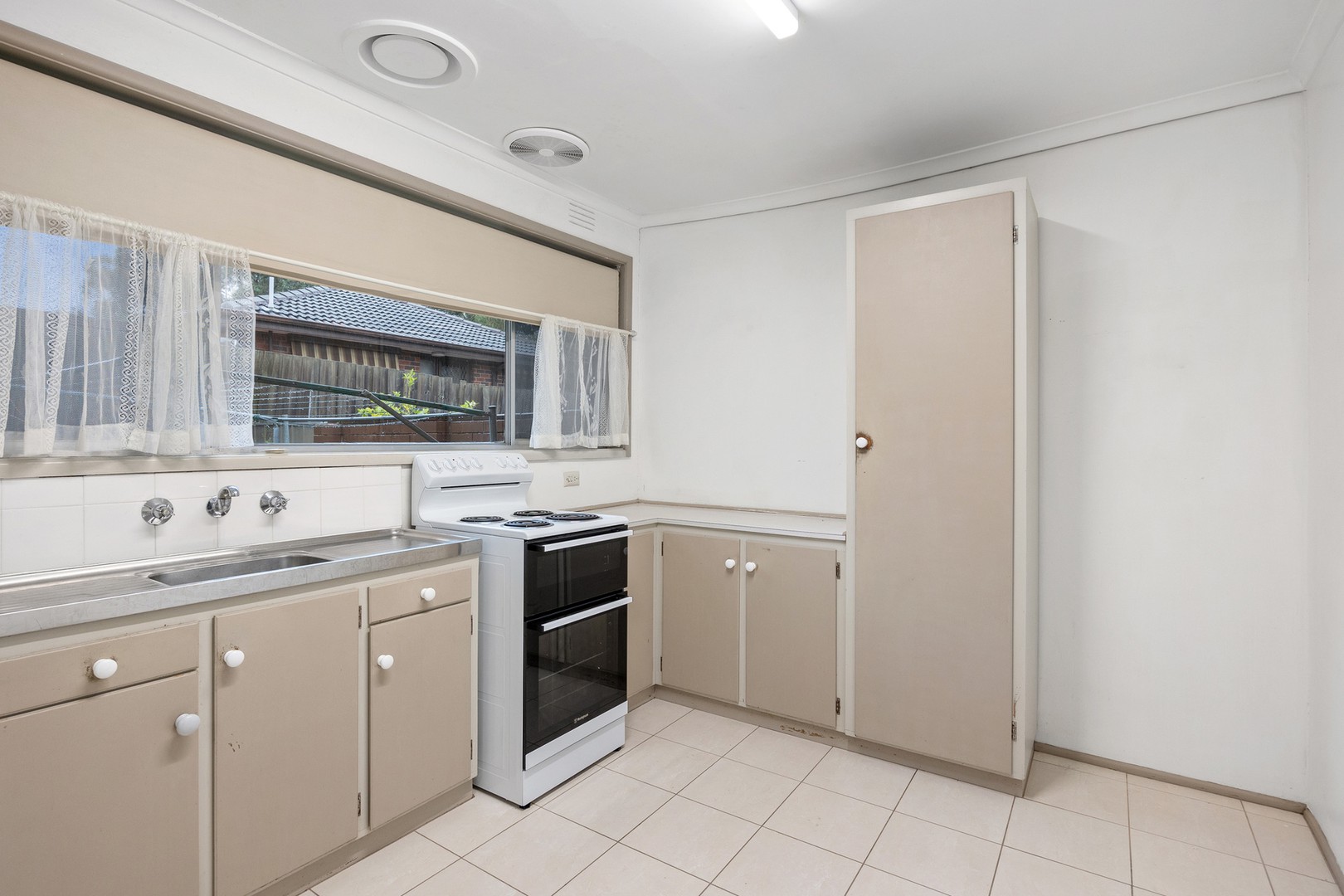 2/5 Landale Avenue, Croydon, VIC 3136, Croydon - Thumbnail 2