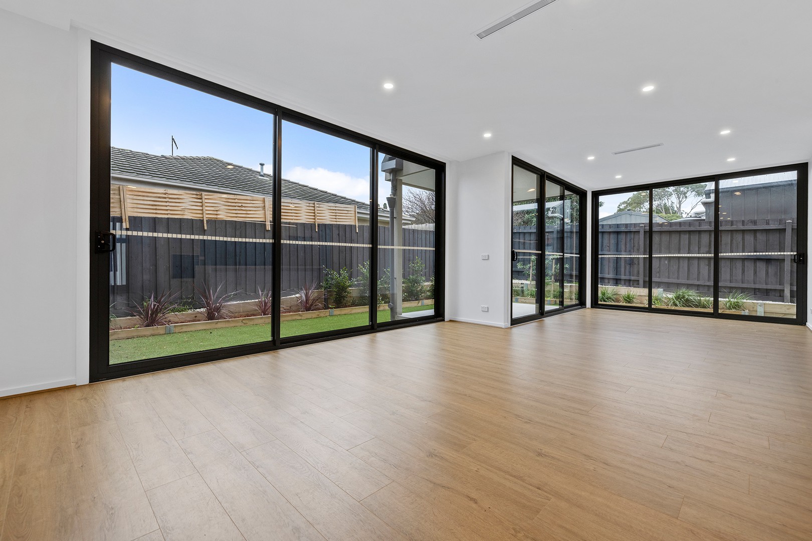 2/5 Logan Street, Frankston, VIC 3199 - Thumbnail 2 - 23/06/2026