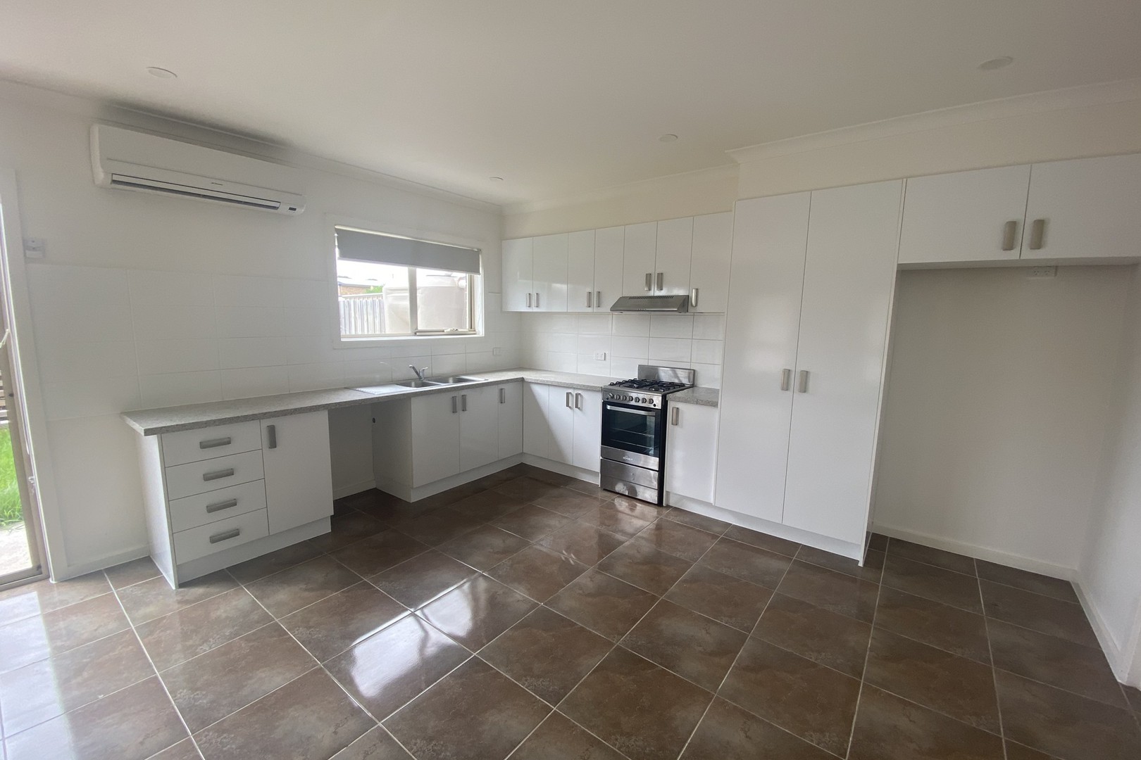2/5 Luke Street, Reservoir, VIC 3073, Reservoir - Thumbnail 3