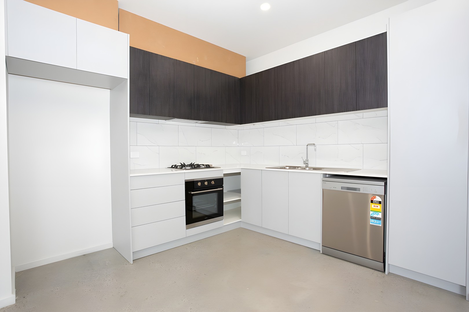 2/5 Obsidian Avenue, Tarneit, VIC 3029, Tarneit - Thumbnail 2