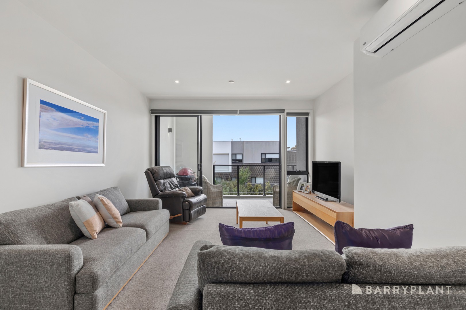 2/5 Pallisades Boulevard, Cheltenham, VIC 3192 - Thumbnail 2 - 01/10/2025