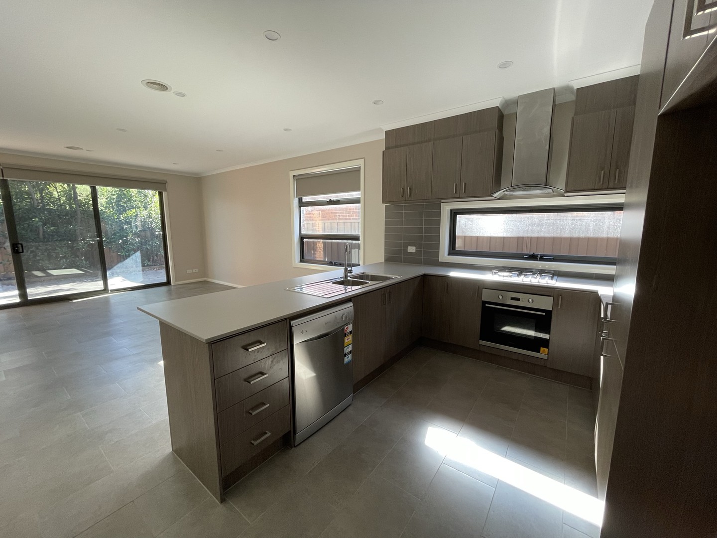 2/5 Racecourse RoadRiddells Creek, VIC 3431  - Leased, Riddells Creek - Thumbnail 2
