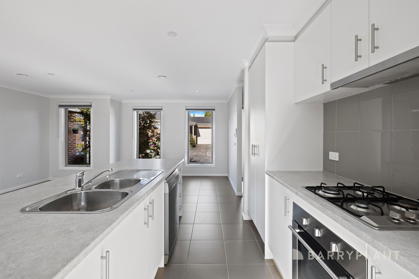 2/5 Spencer Place, Pakenham, VIC 3810 - Thumbnail 2 - 21/10/2026