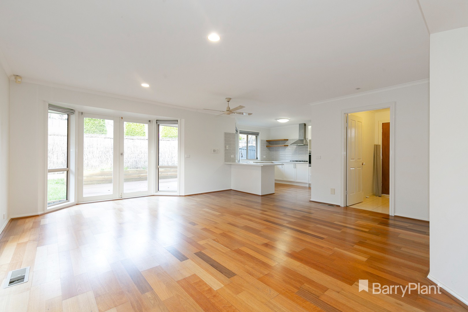 2/50 Langmore Lane, Berwick, VIC 3806 - Thumbnail 2 - 04/08/2026