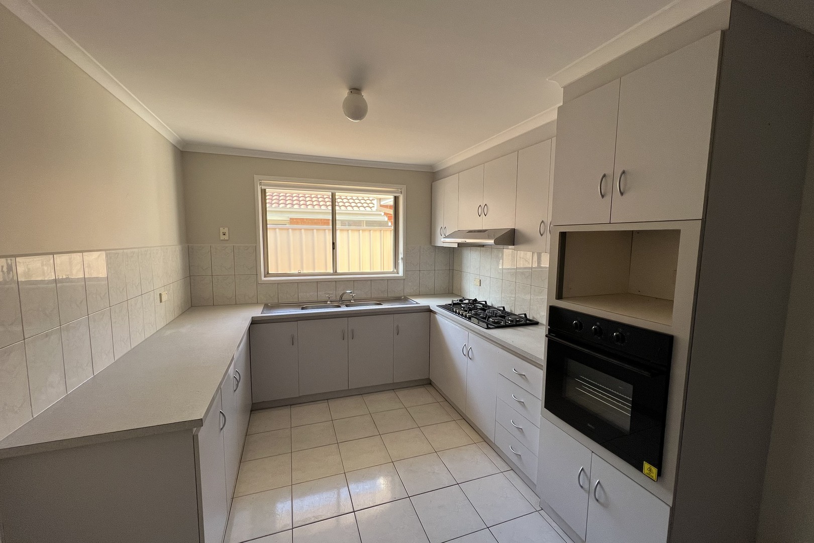 2/52 Currunghi Court, St Albans, VIC 3021, St Albans - Thumbnail 2