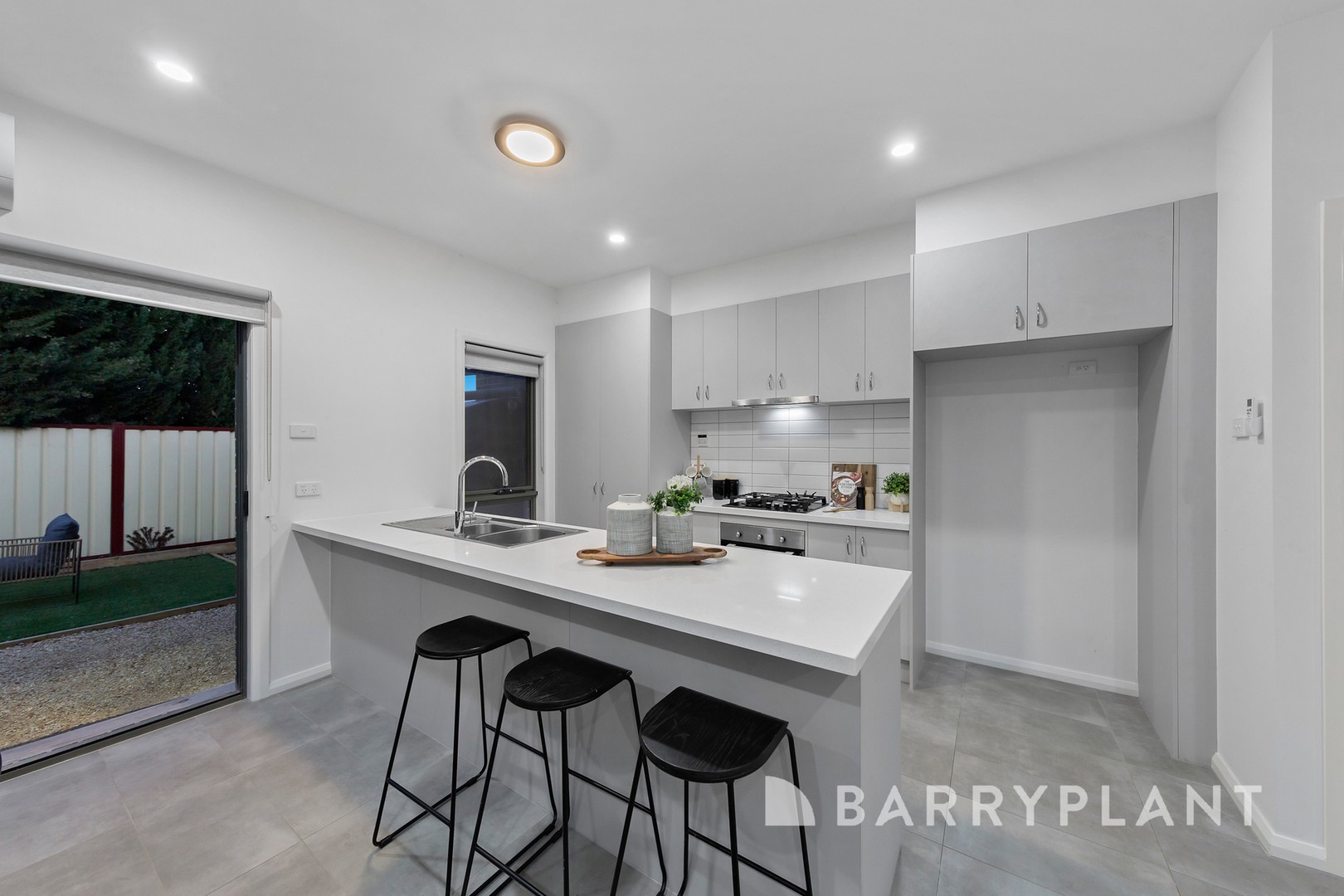 2/54 Walmer Avenue, St Albans, VIC 3021, St Albans - Thumbnail 4