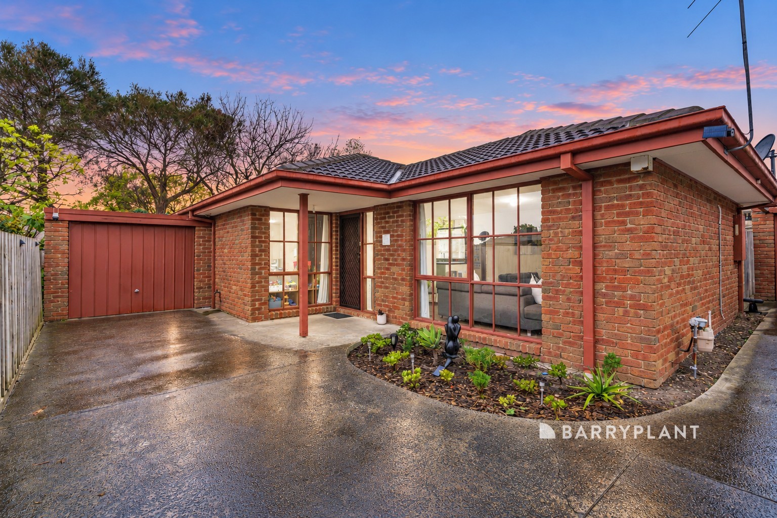 2/55 Collins Crescent, Berwick - Image 1