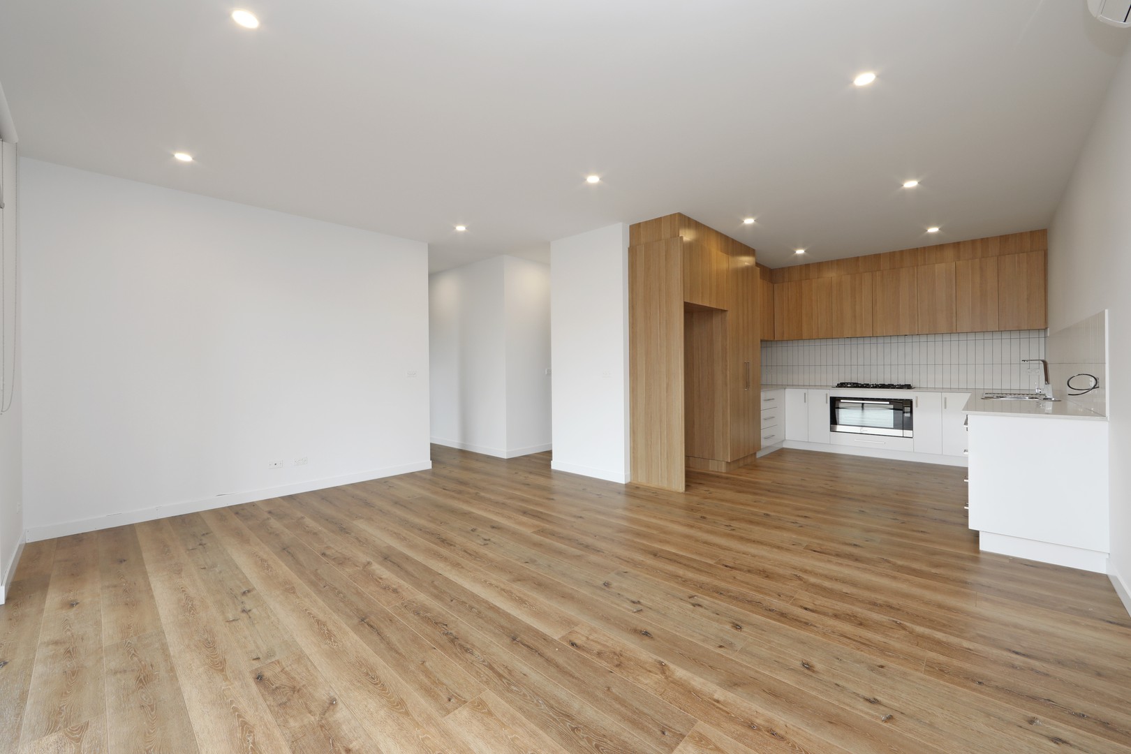 2/57 Kingloch  Parade, Wantirna, VIC 3152, Wantirna - Thumbnail 2