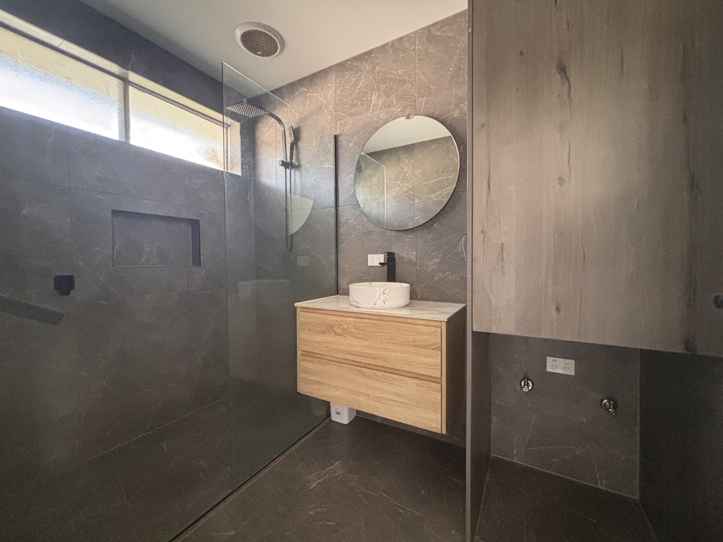 2/58 John St, Glenroy, VIC 3046 - Thumbnail 2 - 12/08/2025