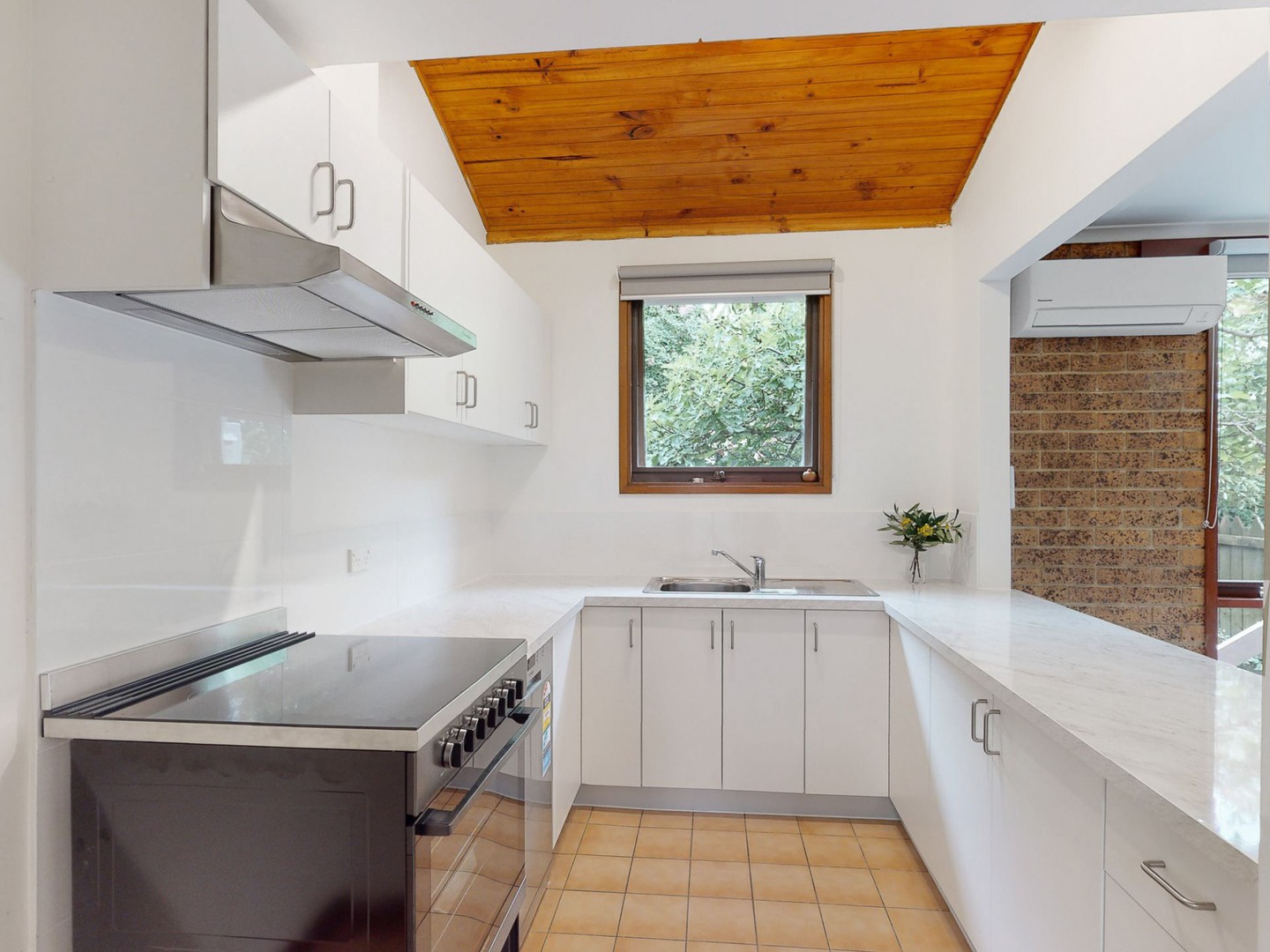 2/6 Howard Street, Box Hill, VIC 3128, Box Hill - Thumbnail 2