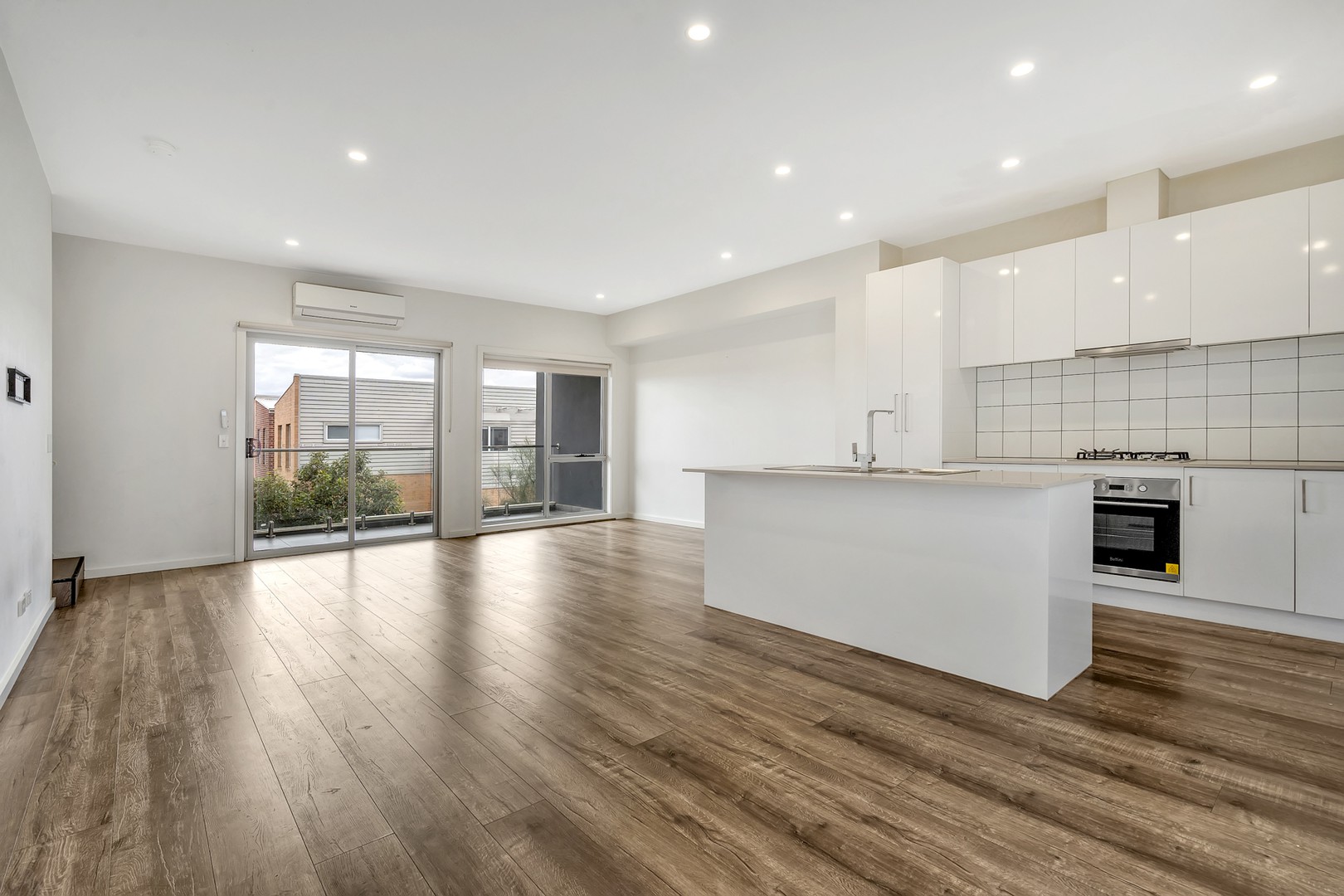 2/6 Little Windrock Lane, Craigieburn, VIC 3064, Craigieburn - Thumbnail 5