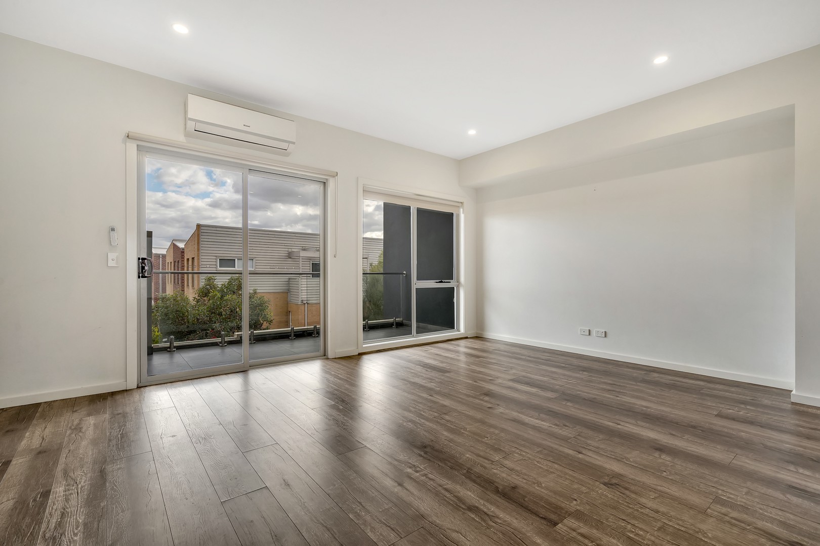 2/6 Little Windrock Lane, Craigieburn, VIC 3064, Craigieburn - Thumbnail 7