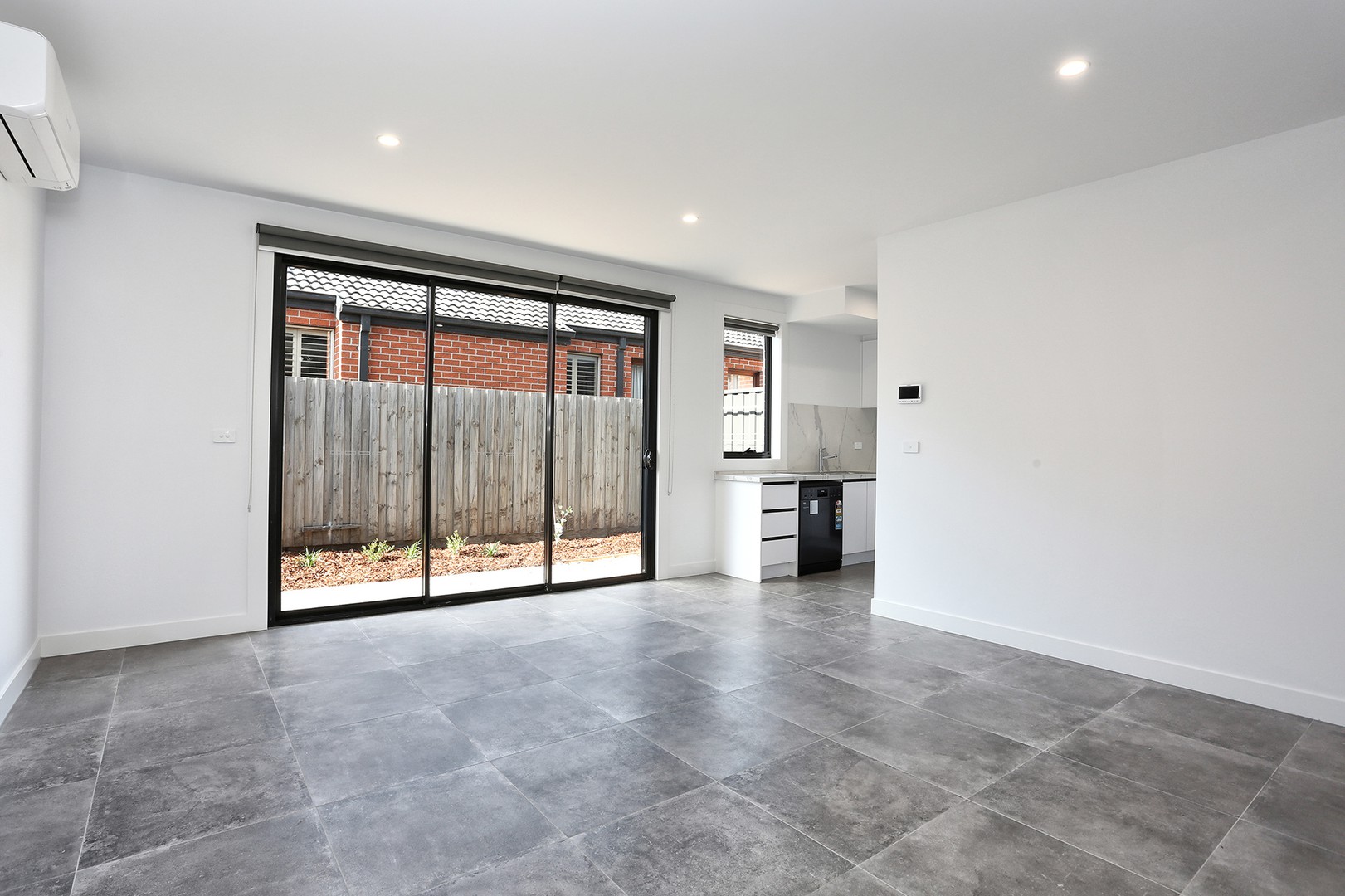 2/6 MacKinnon Grove, Glenroy, VIC 3046 - Thumbnail 2 - 20/03/2026