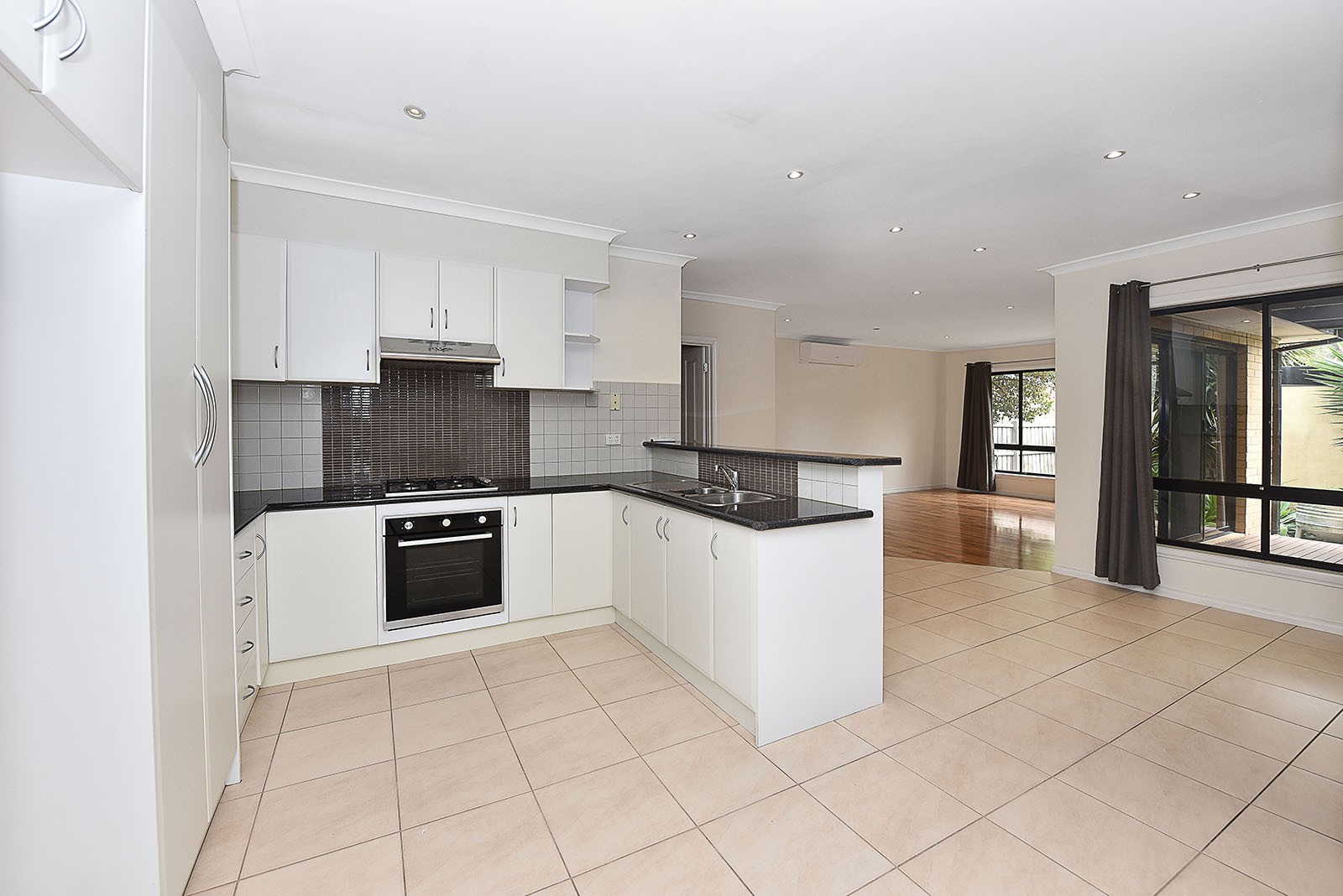 2/6 Marie Cl, Tullamarine, VIC 3043, Tullamarine - Thumbnail 2